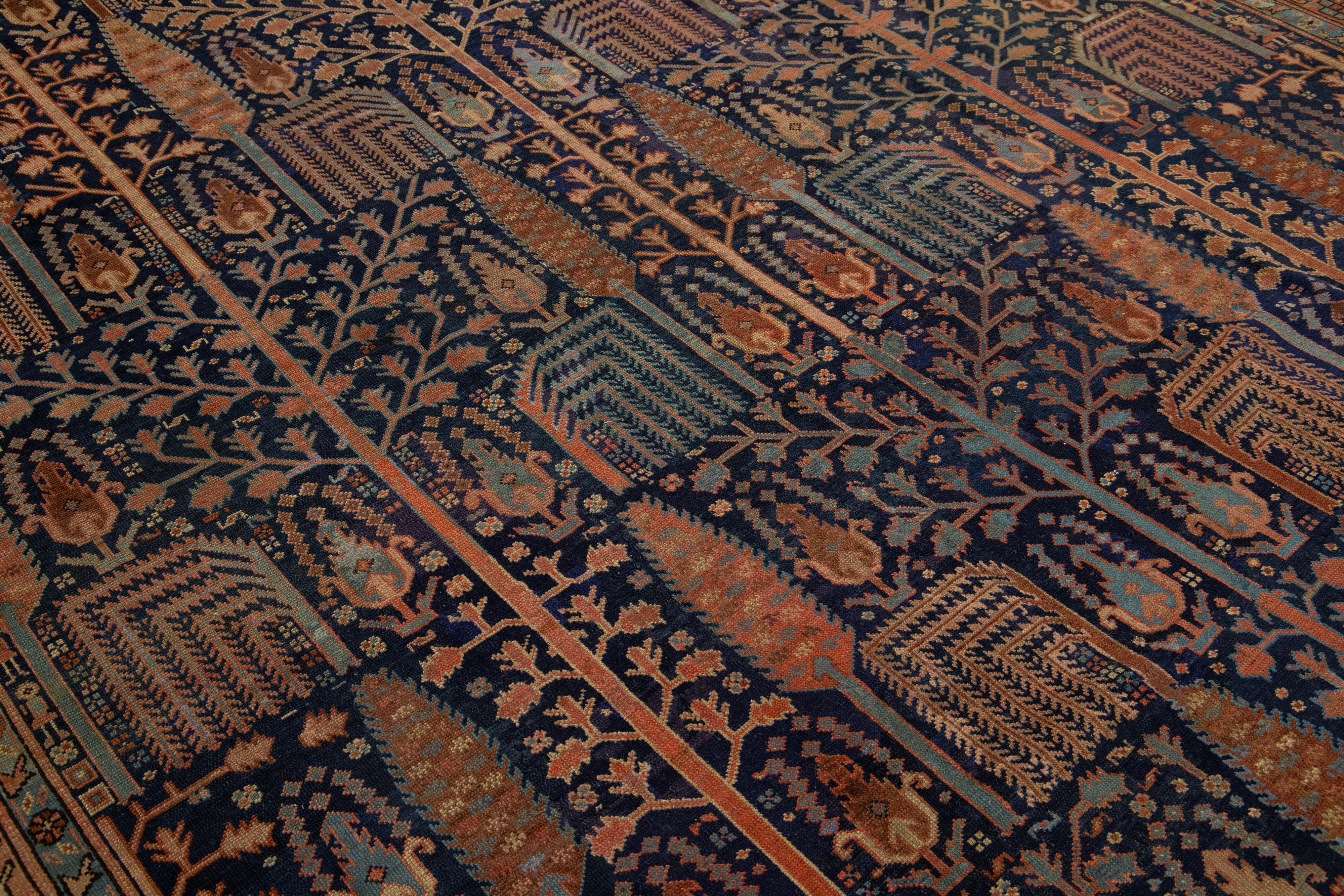 Laine 1900s Blue Antique Persian Bakshaish Wool Rug Handmade with Allover Design (Tapis de laine persan Bakshaish fait à la main avec un design Allover) en vente