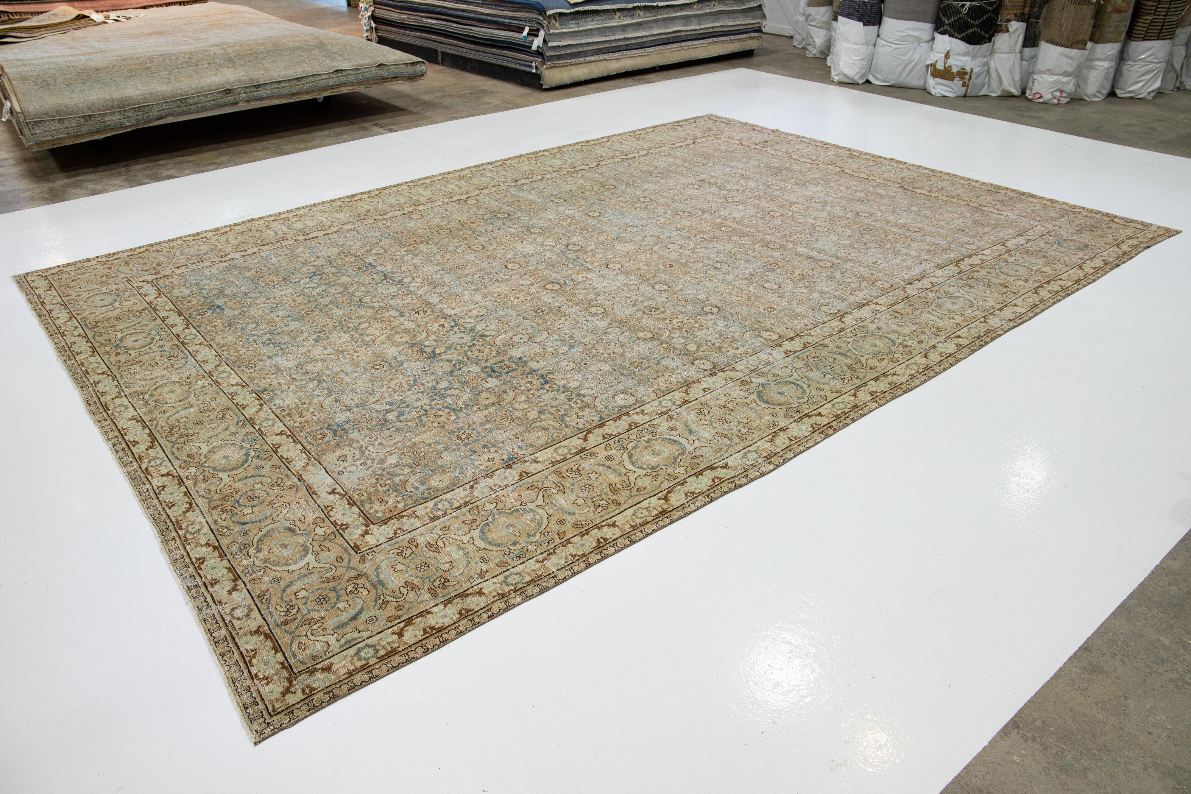Perse Tapis persan ancien bleu des années 1900, conçu par Tabriz, avec motif floral en vente