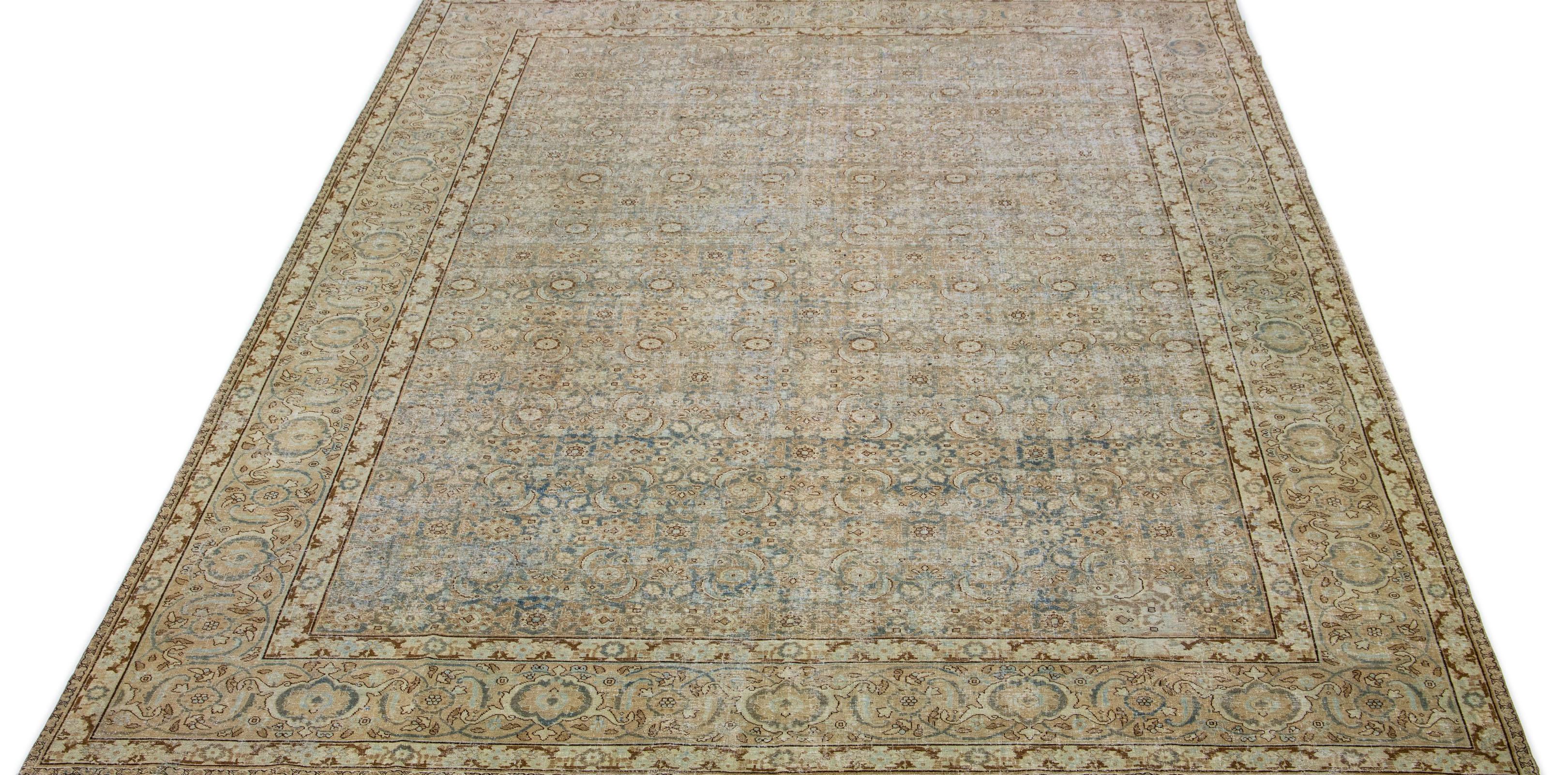 Laine Tapis persan ancien bleu des années 1900, conçu par Tabriz, avec motif floral en vente