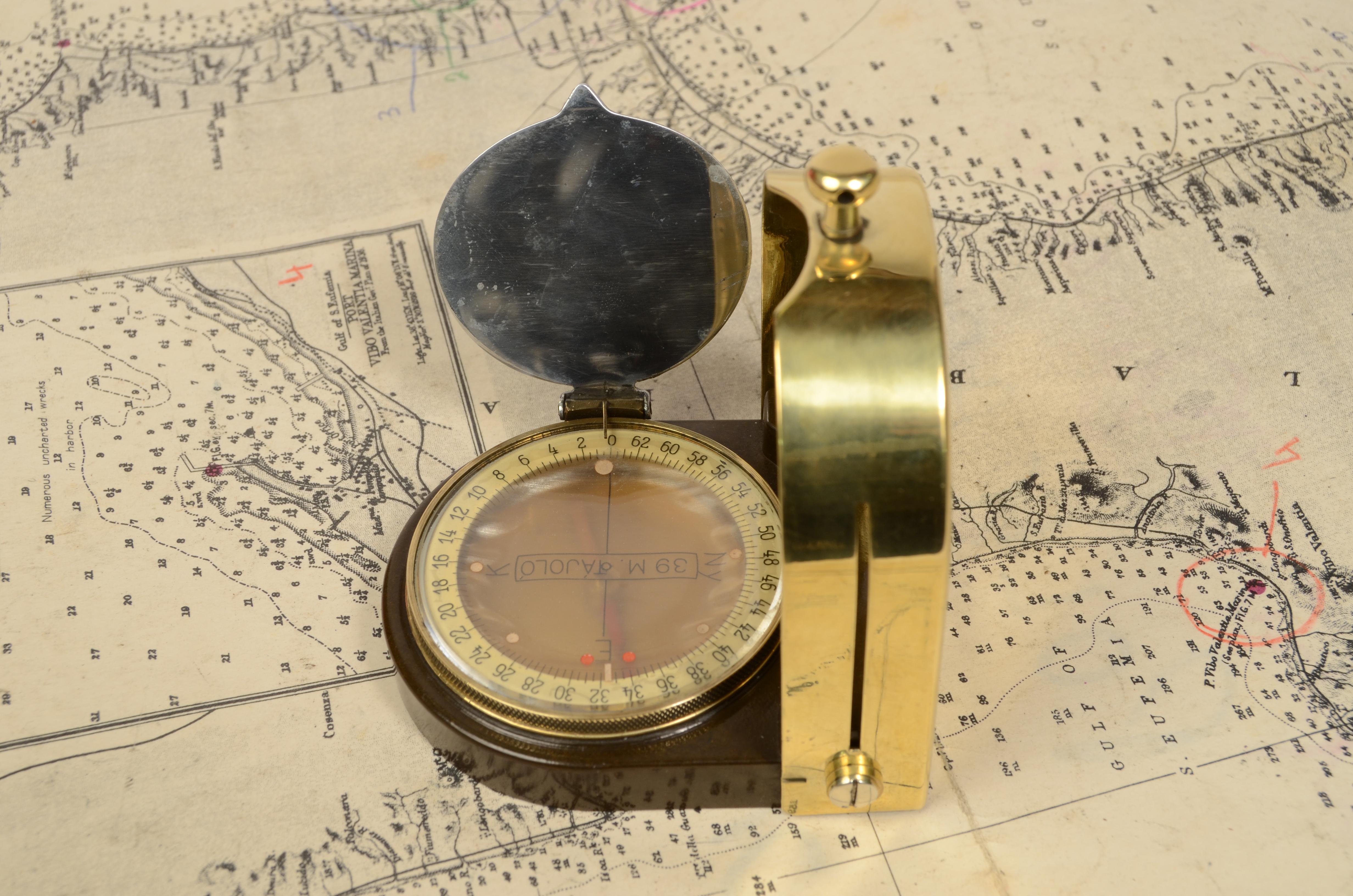 1900er Jahre Messing Bakelit Magnetic Topographer Kompass Surveyor Measurement Instrumen im Zustand „Gut“ im Angebot in Milan, IT