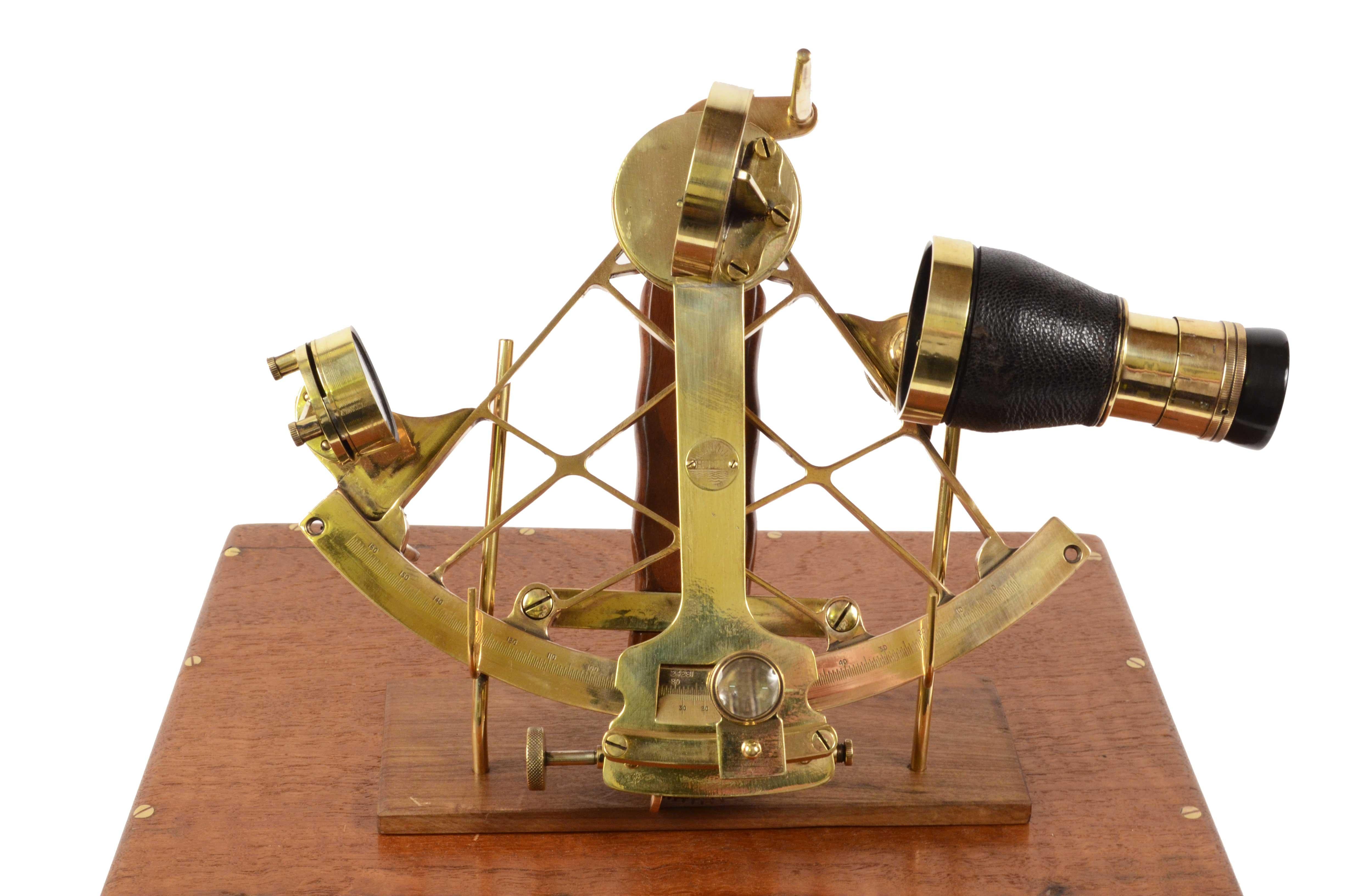 1900s Brass sextant signed H. Hughes & Son Ltd, a company active for about 250 years and specialized in the production of nautical instruments; instrument complete with optics and placed in an elegant original square wood box with closing hooks and