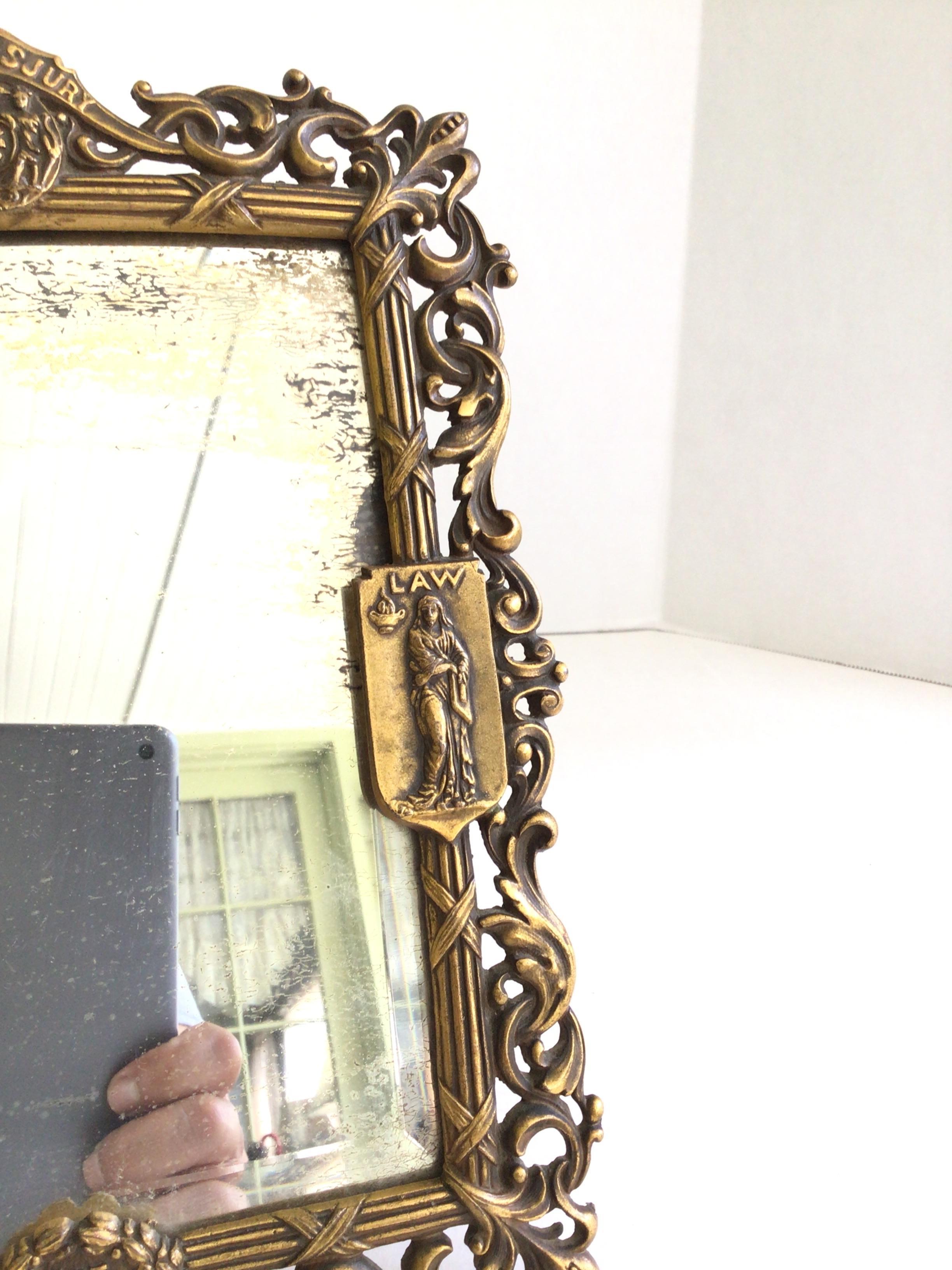 Espejo de justicia de mesa de latón de 1900 en venta 1