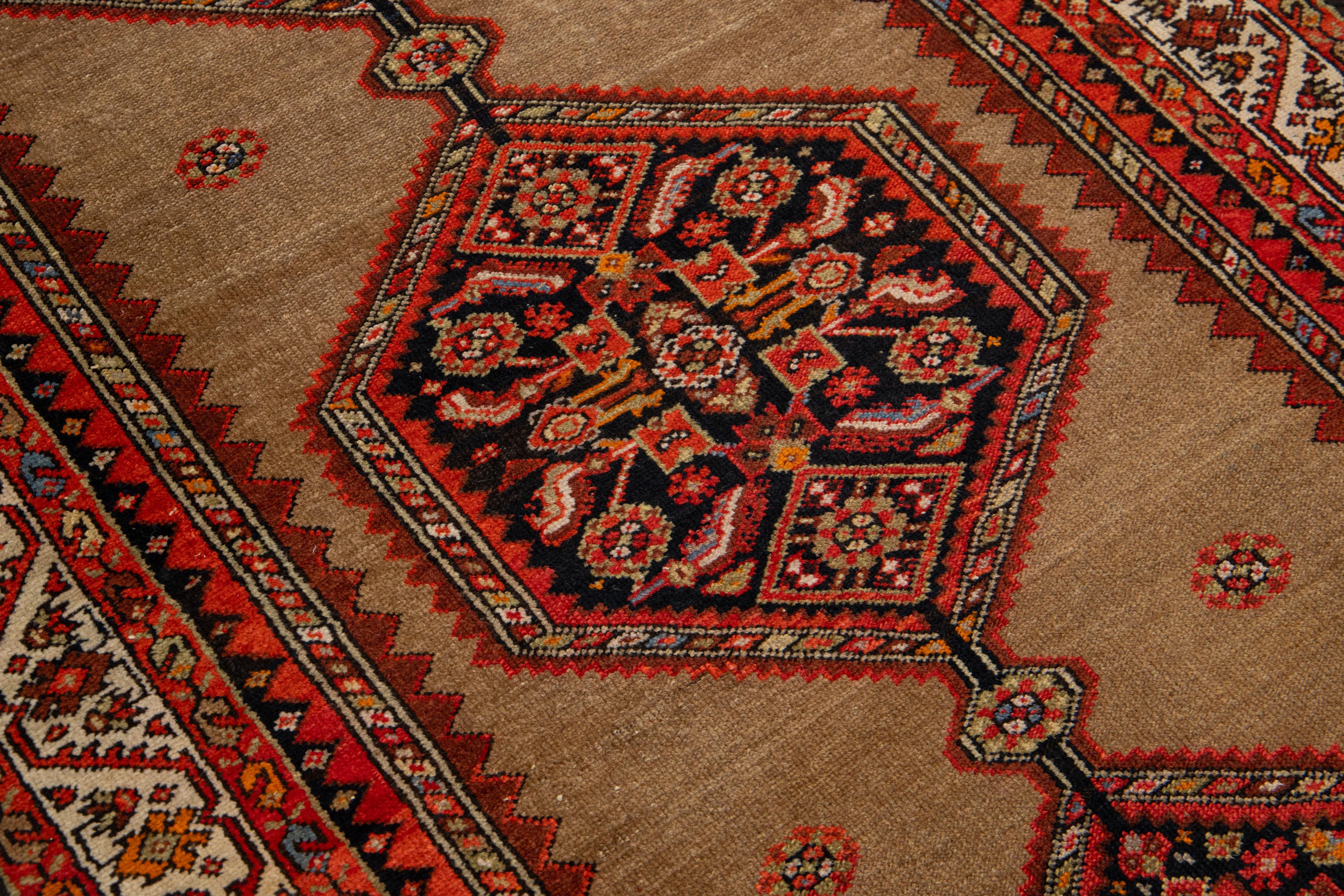 1900s Brown Antique Malayer Wolle Läufer mit Stammes-Muster im Angebot 2