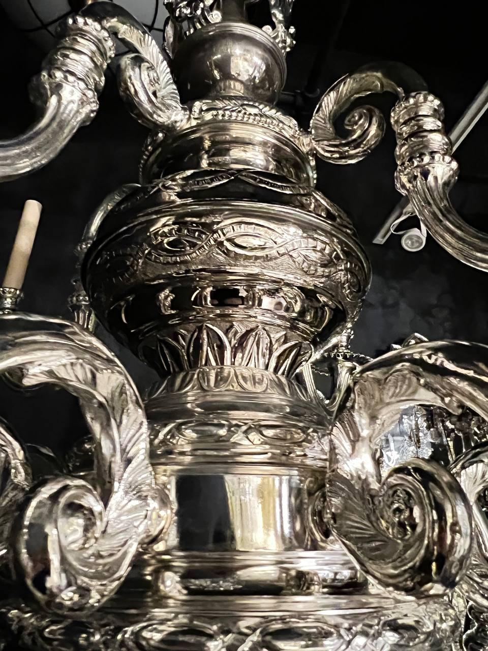 1900's Caldwell Large Silver Plated 12 Lights Chandelier with Engraved Details In Good Condition For Sale In New York, NY