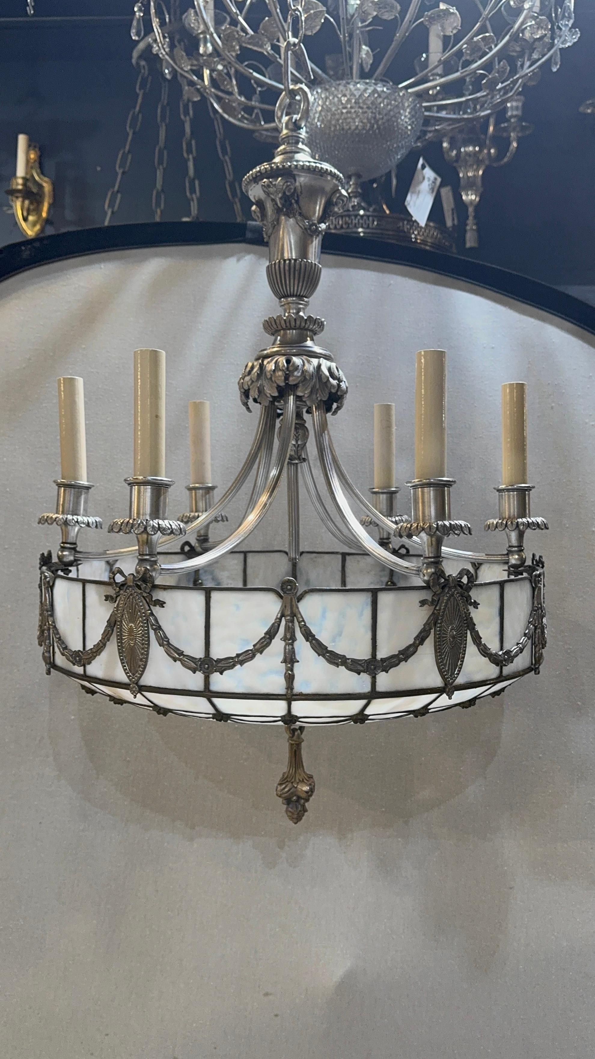 Argentato Lampadario Caldwell del 1900 in vetro piombato e bronzo placcato in argento in vendita