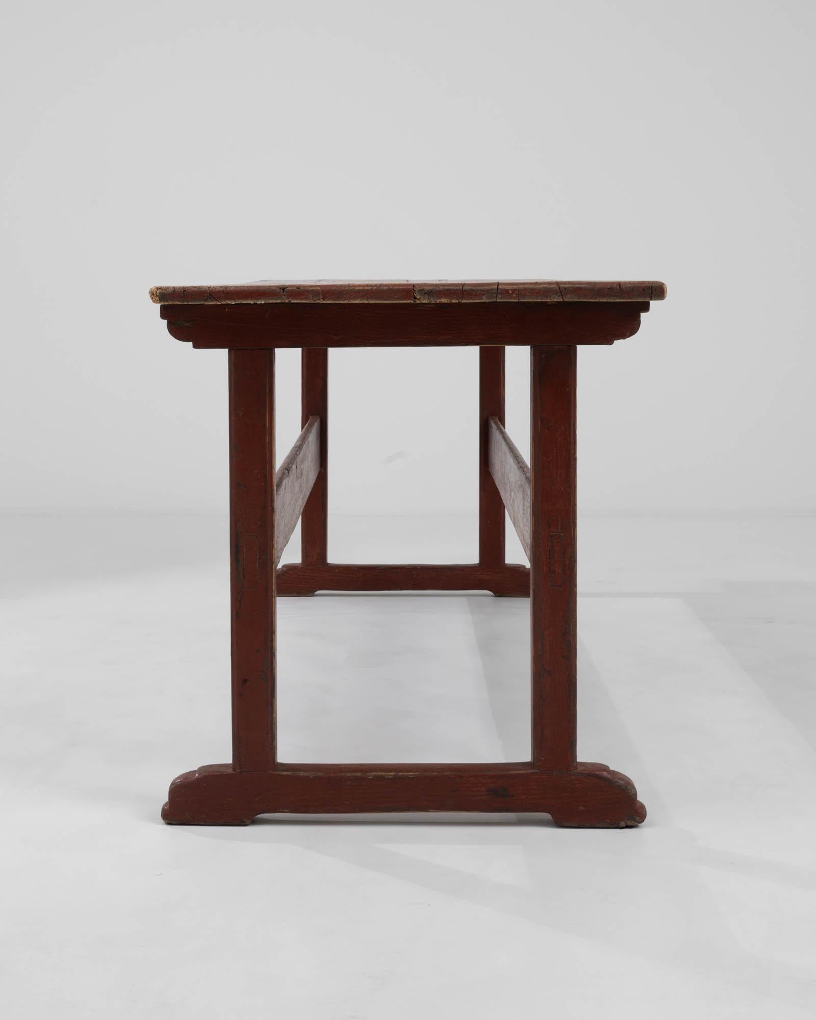 Table en bois patiné d'Europe centrale des années 1900 en vente 4