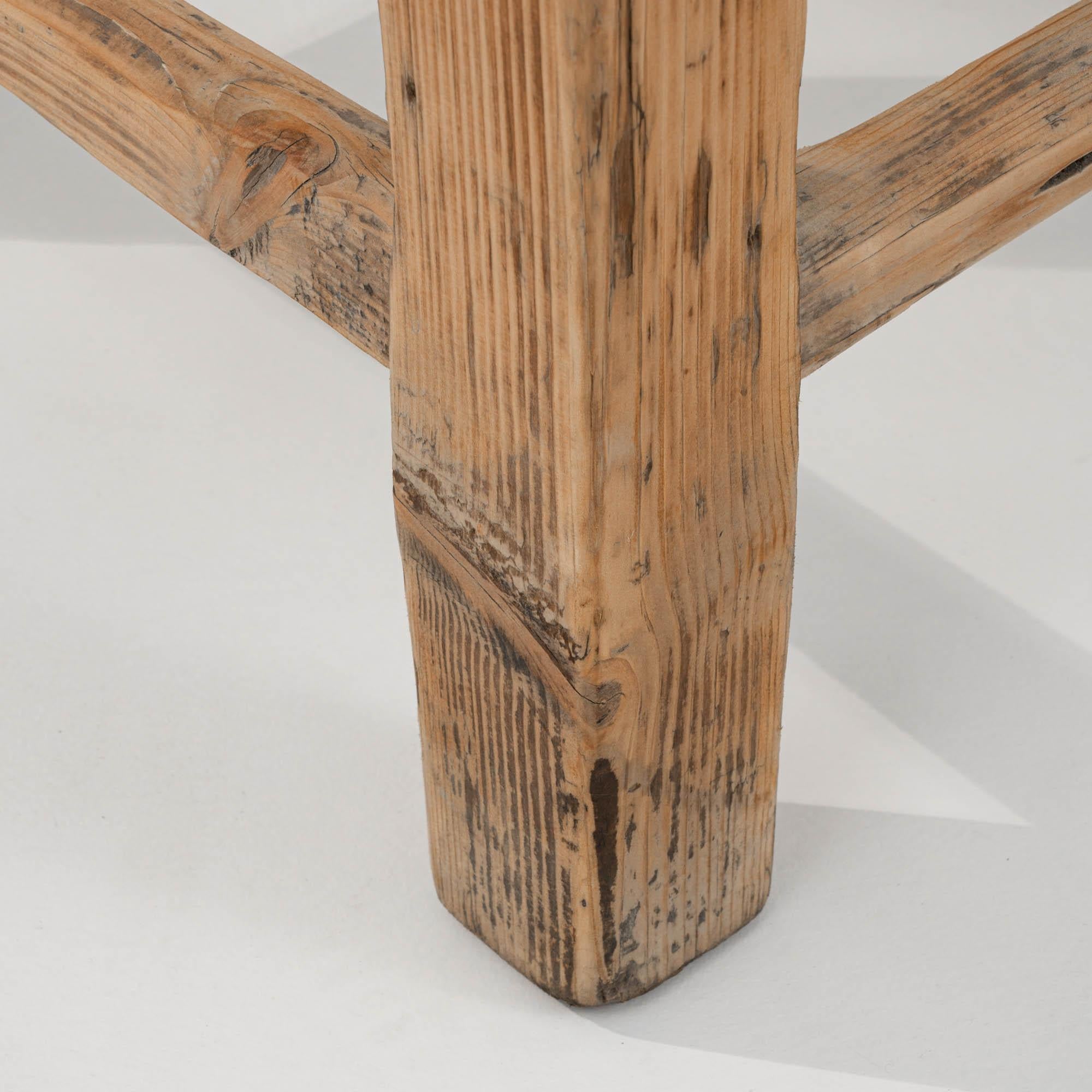 Table d'appoint en bois d'Europe centrale des années 1900 en vente 2