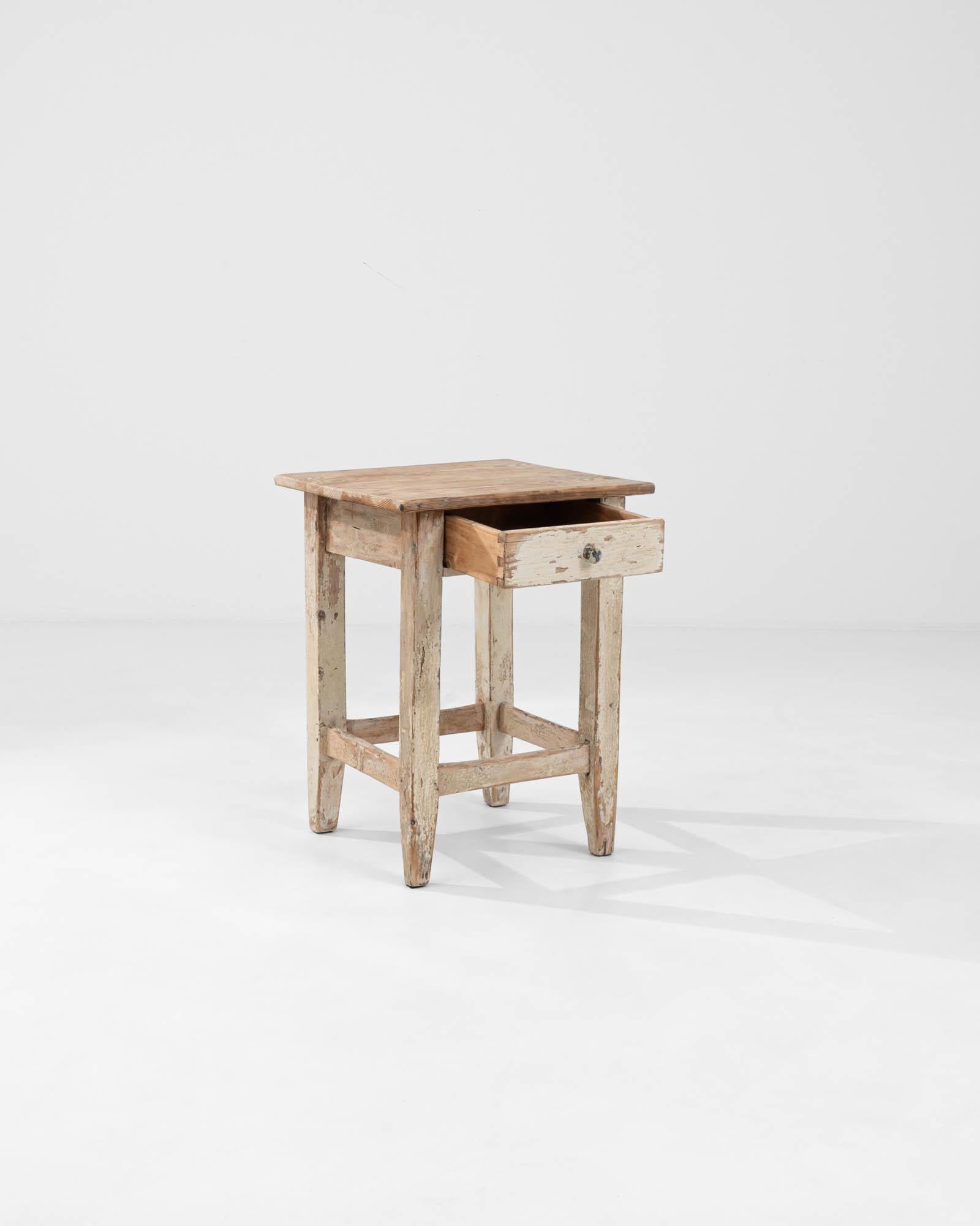 Bois Tabouret en bois d'Europe centrale des années 1900 en vente