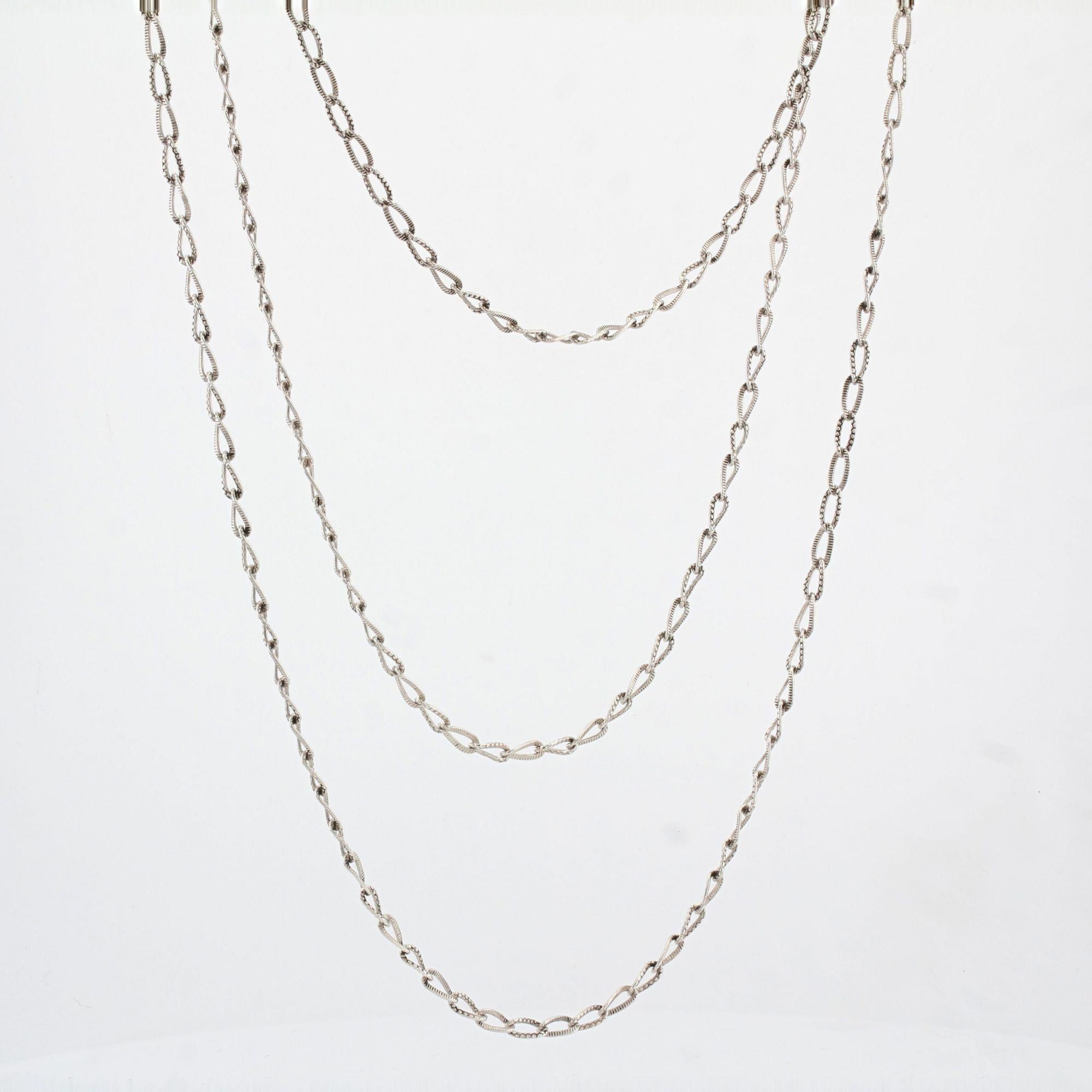 1900s Chiseled Silver Long Chain Necklace For Sale 2