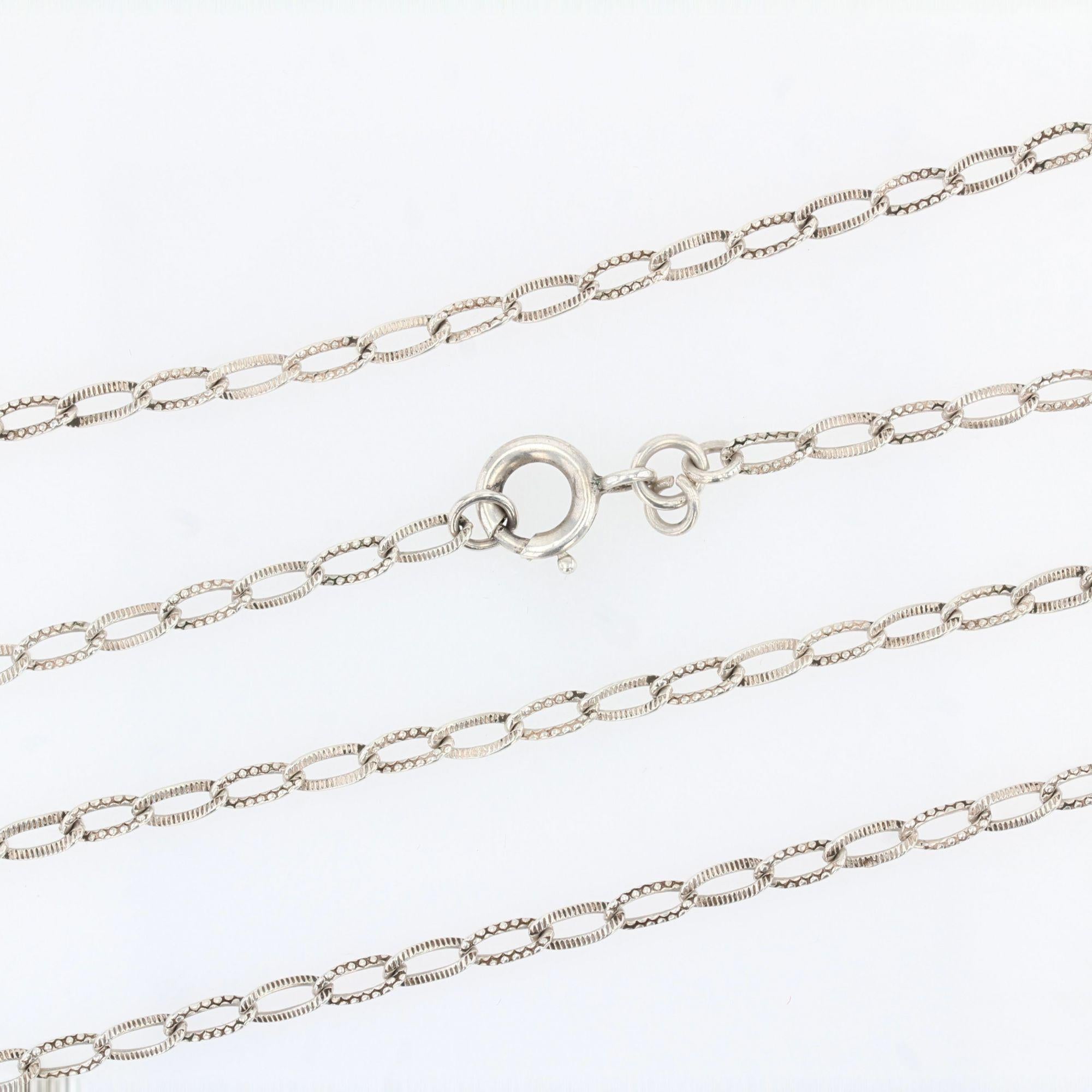 1900s Chiseled Silver Long Chain Necklace In Excellent Condition For Sale In Poitiers, FR