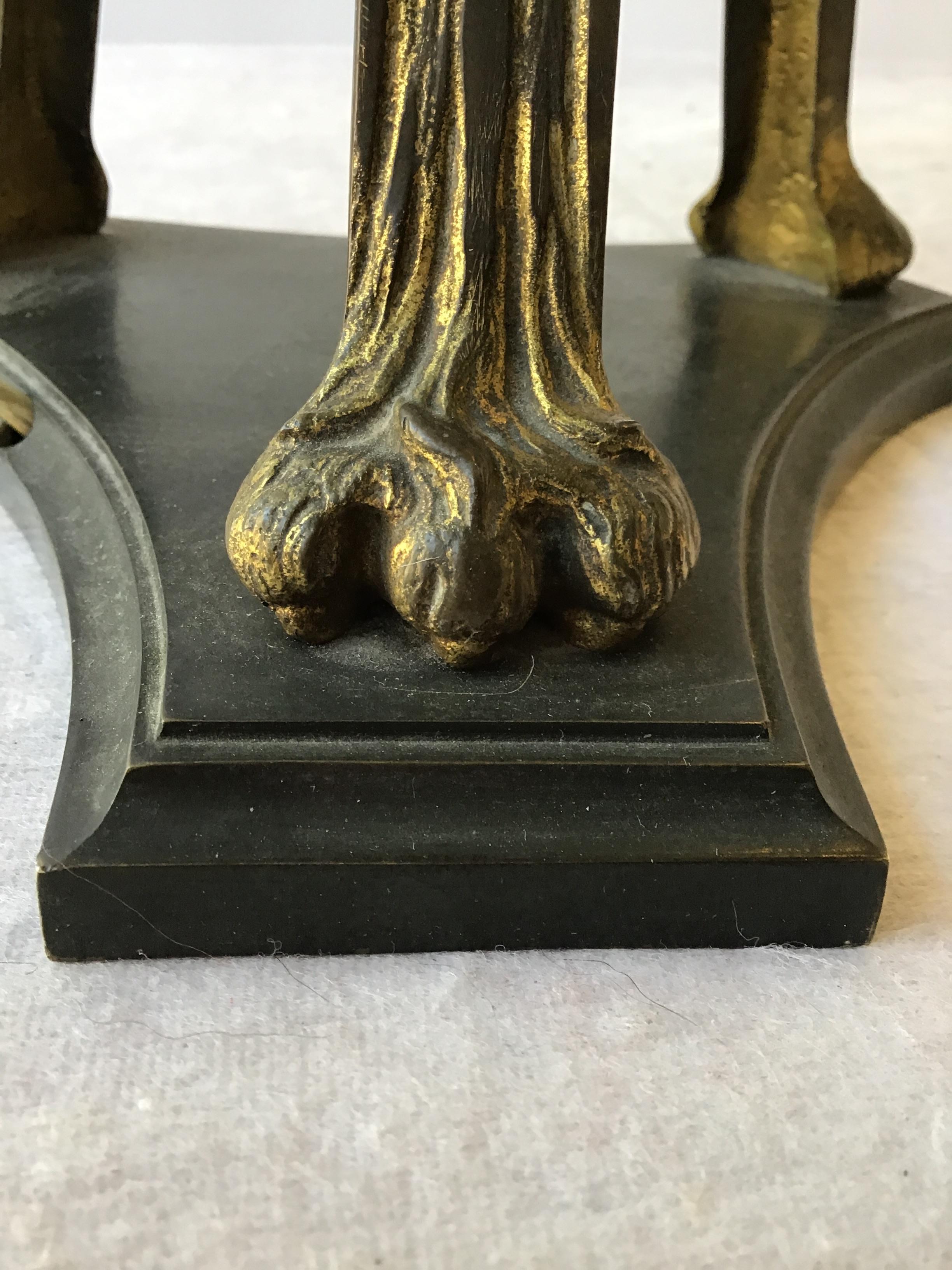 1900s Classical Metal Urn Lamp with Cats For Sale 5