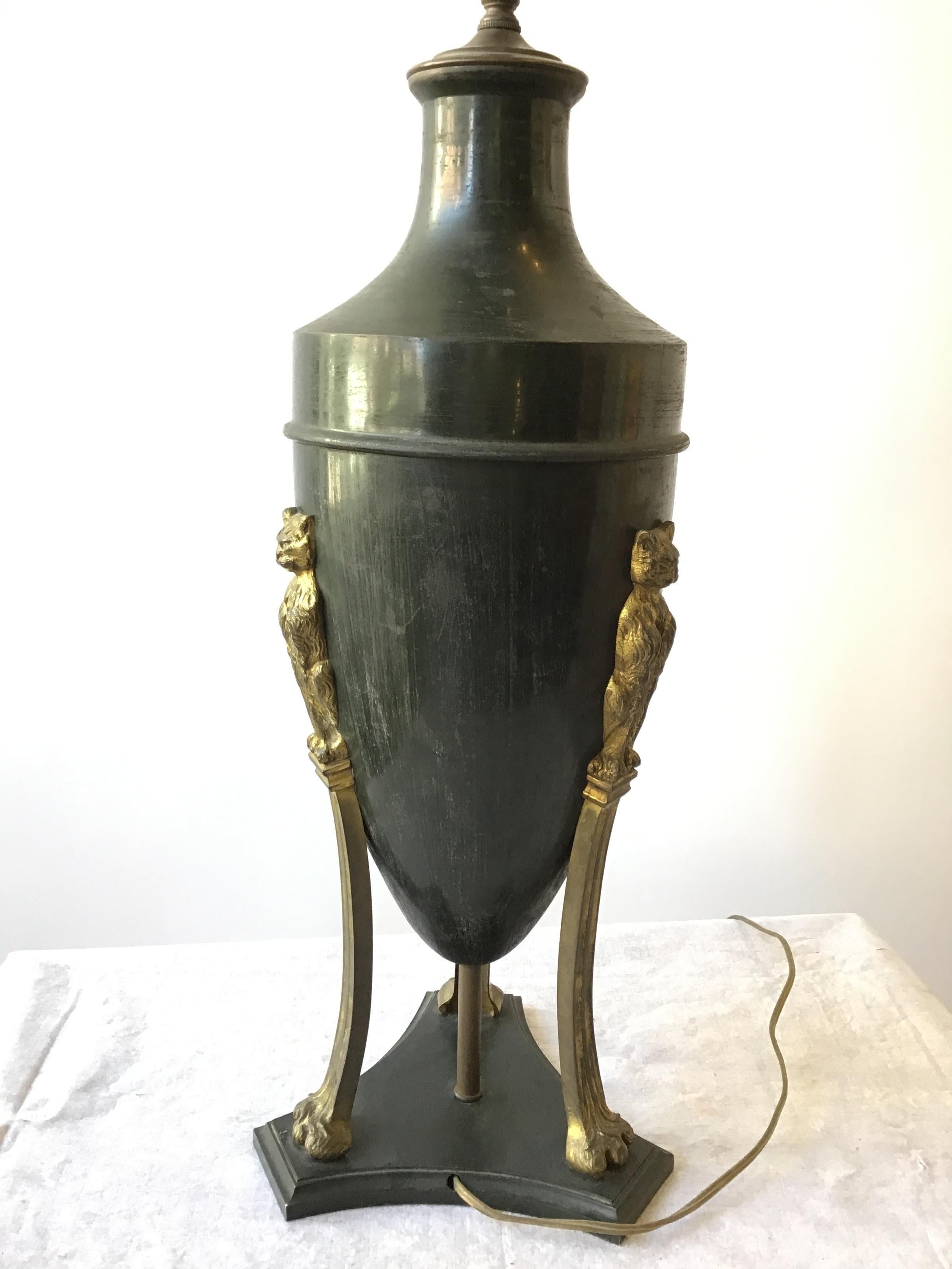 1900s Classical Metal Urn Lamp with Cats For Sale 1