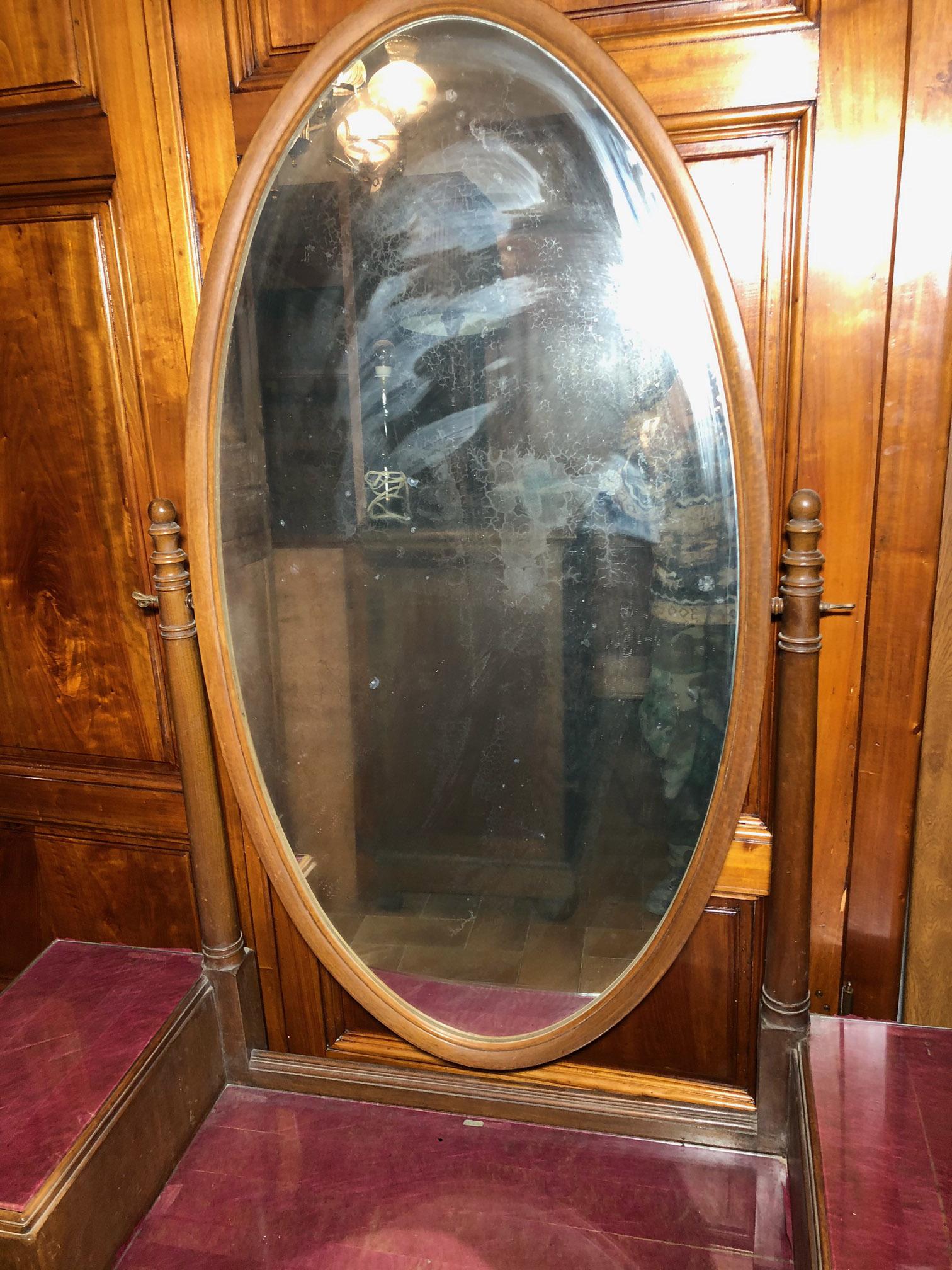 vintage vanity with mirror