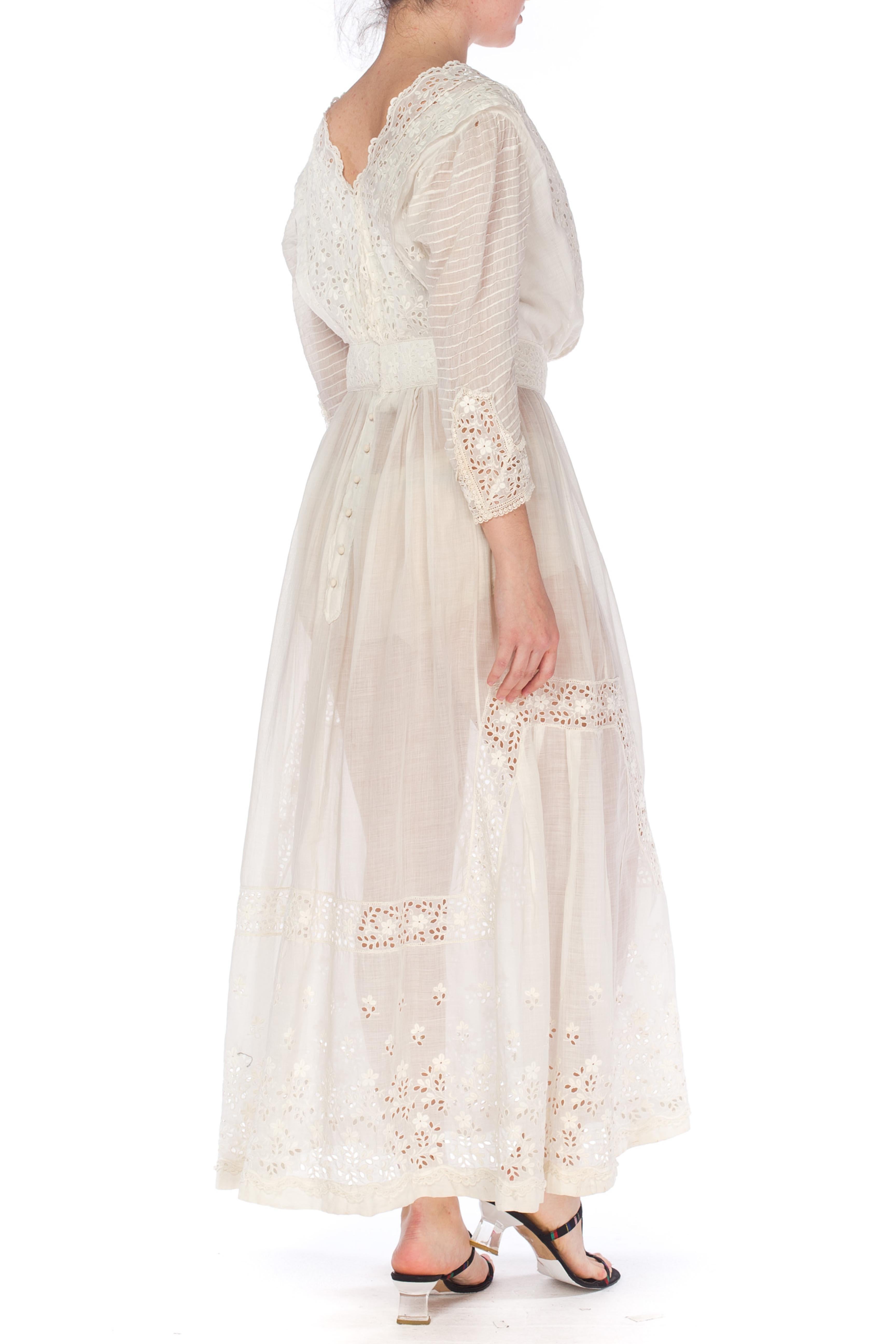 1900S White Cotton Lawn & Edwardian Eyelet Lace Dress With Pintucked Sleeves In Excellent Condition In New York, NY