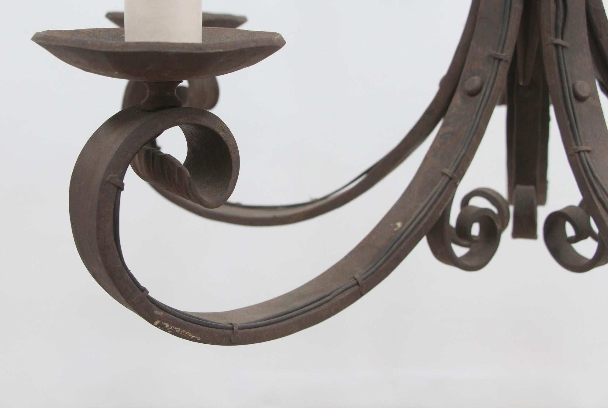 1900s Country French Wrought Iron Black Chandelier w/ Five Candlestick Arms In Good Condition In New York, NY