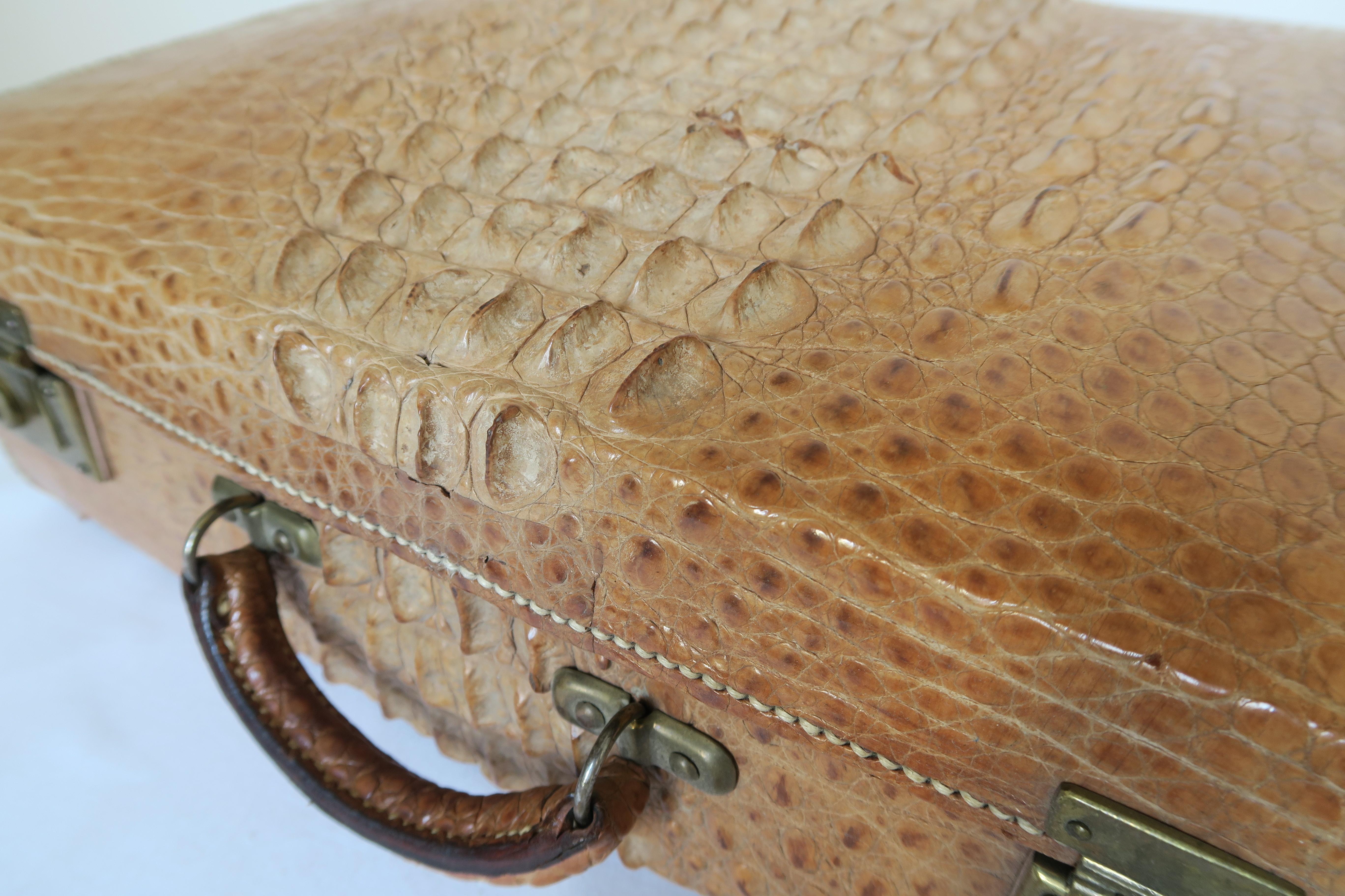 Fait main Valise en crocodile des années 1900 en vente