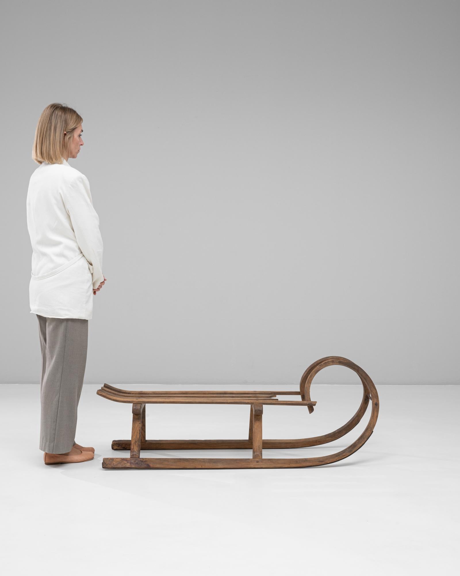 Traîneau en bois courbé tchèque des années 1900 Bon état - En vente à High Point, NC