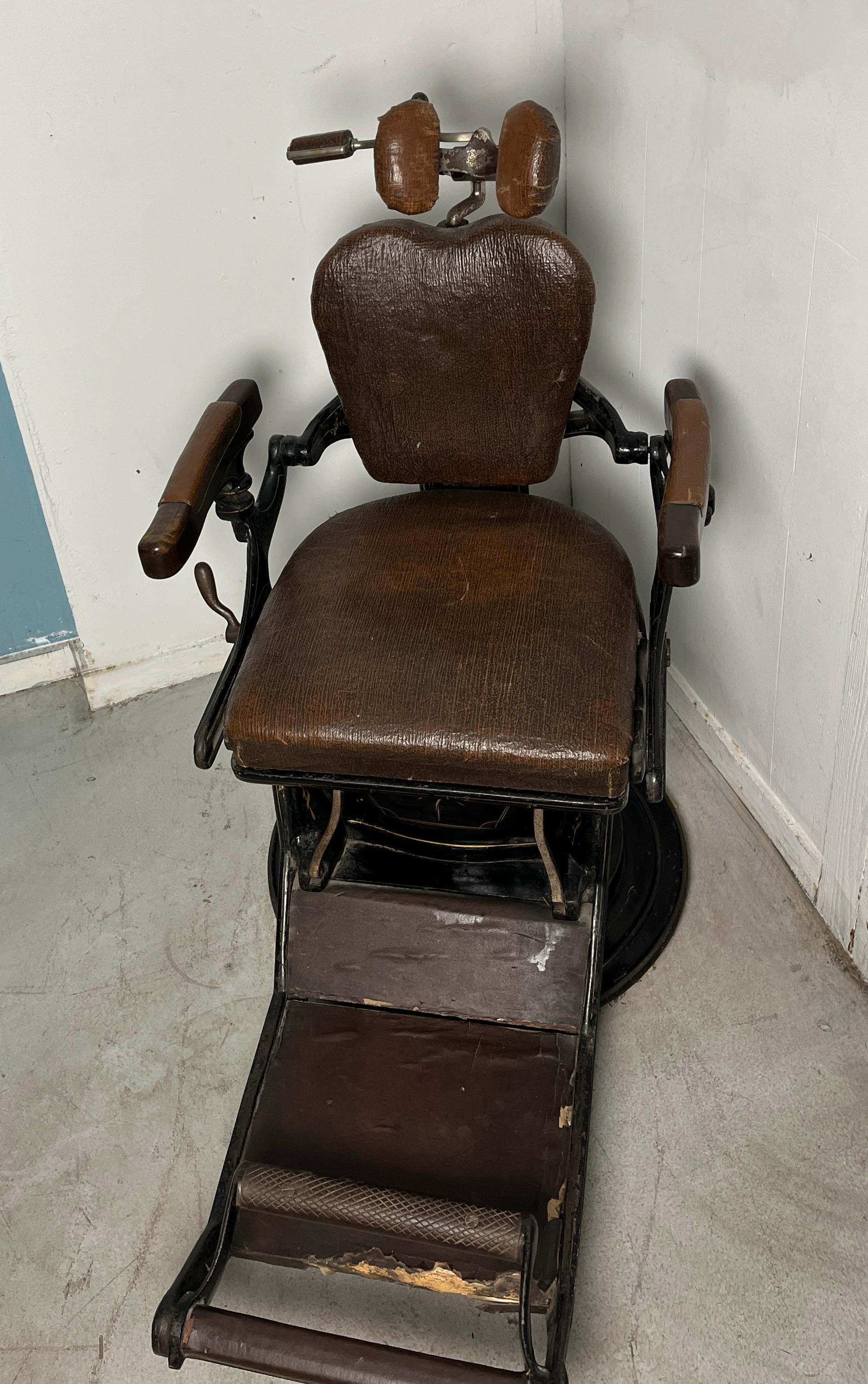 1900's Dentist Chair 7