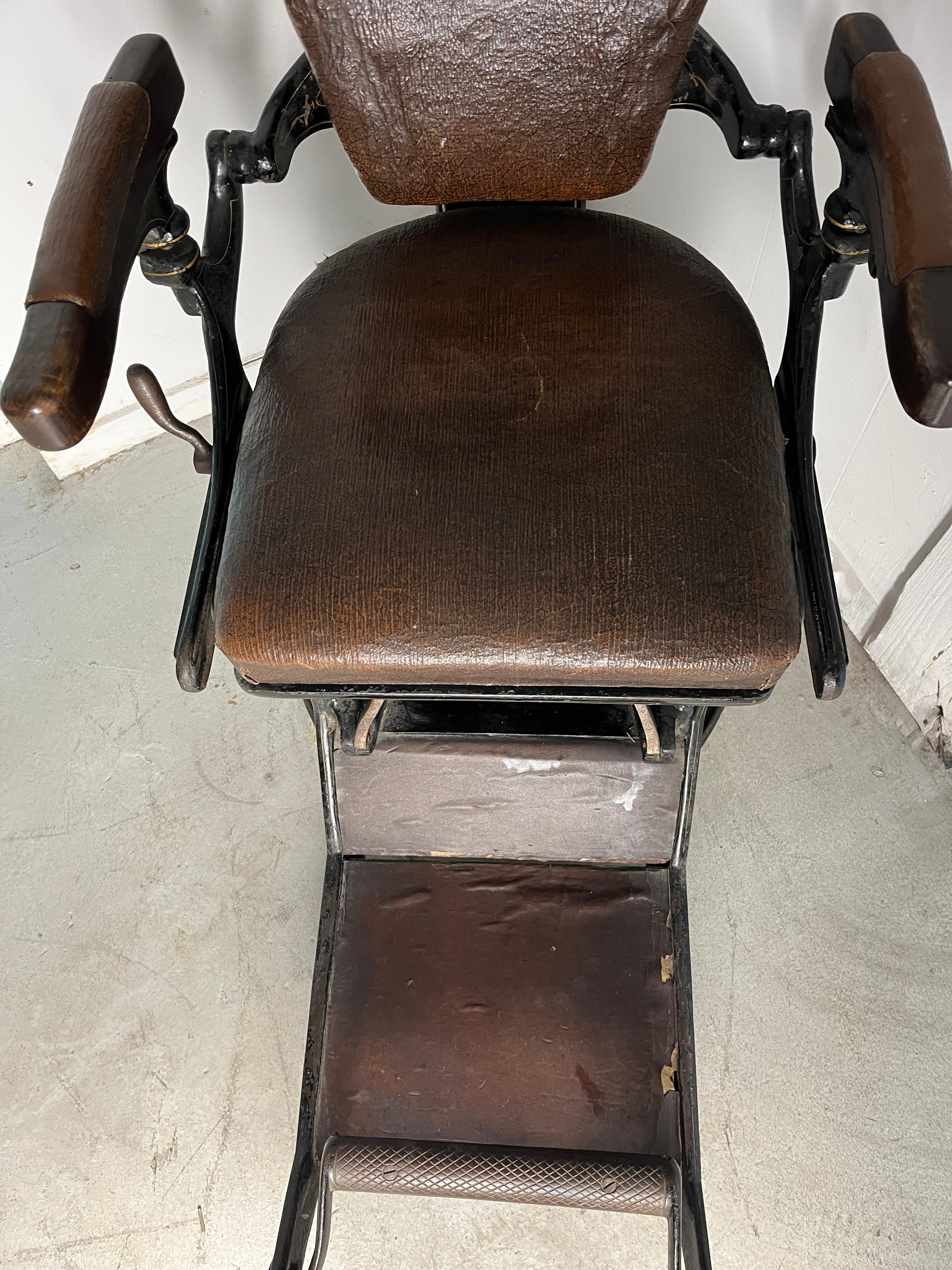 1900's Dentist Chair 9