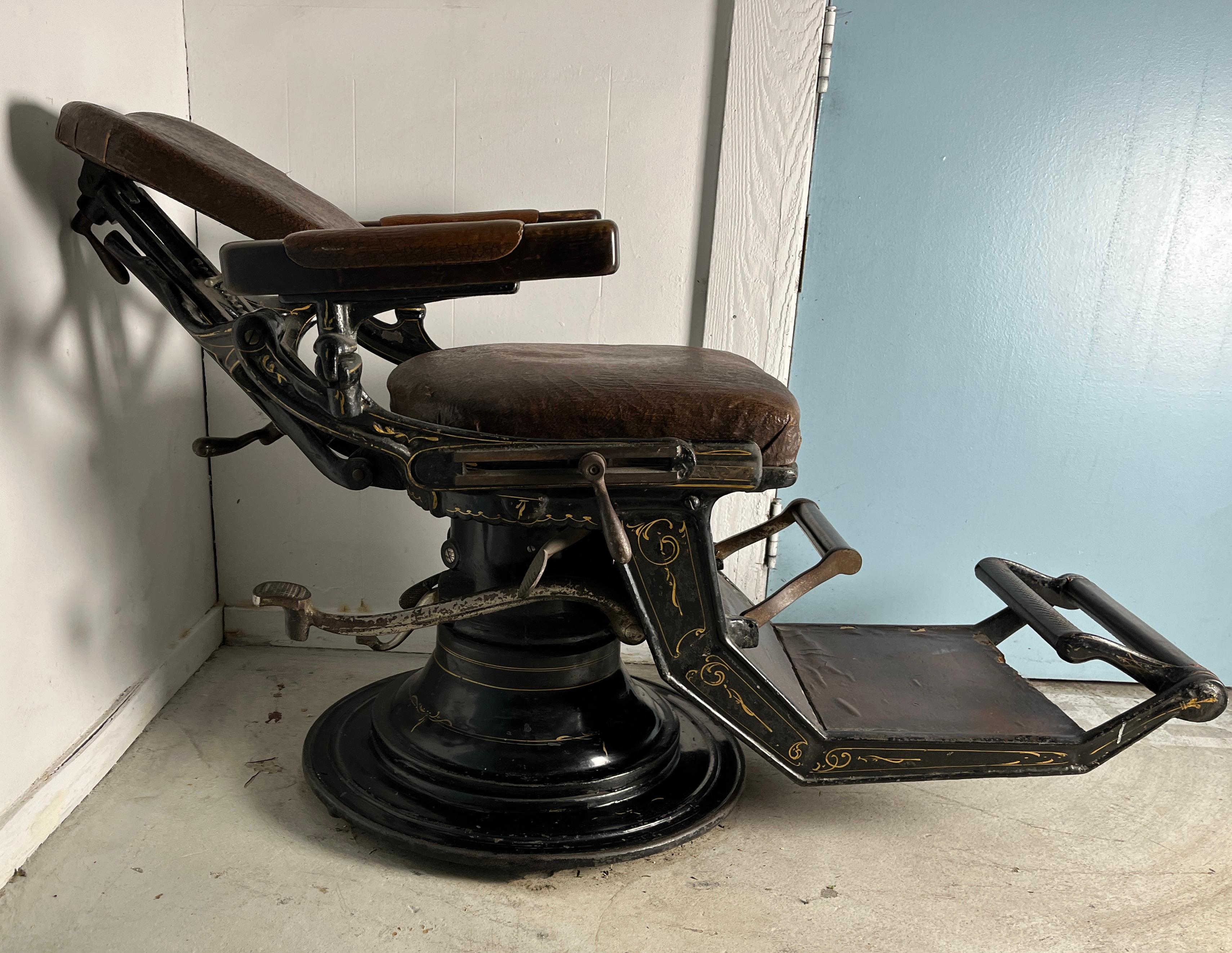 1900's Dentist Chair In Good Condition In Los Angeles, CA