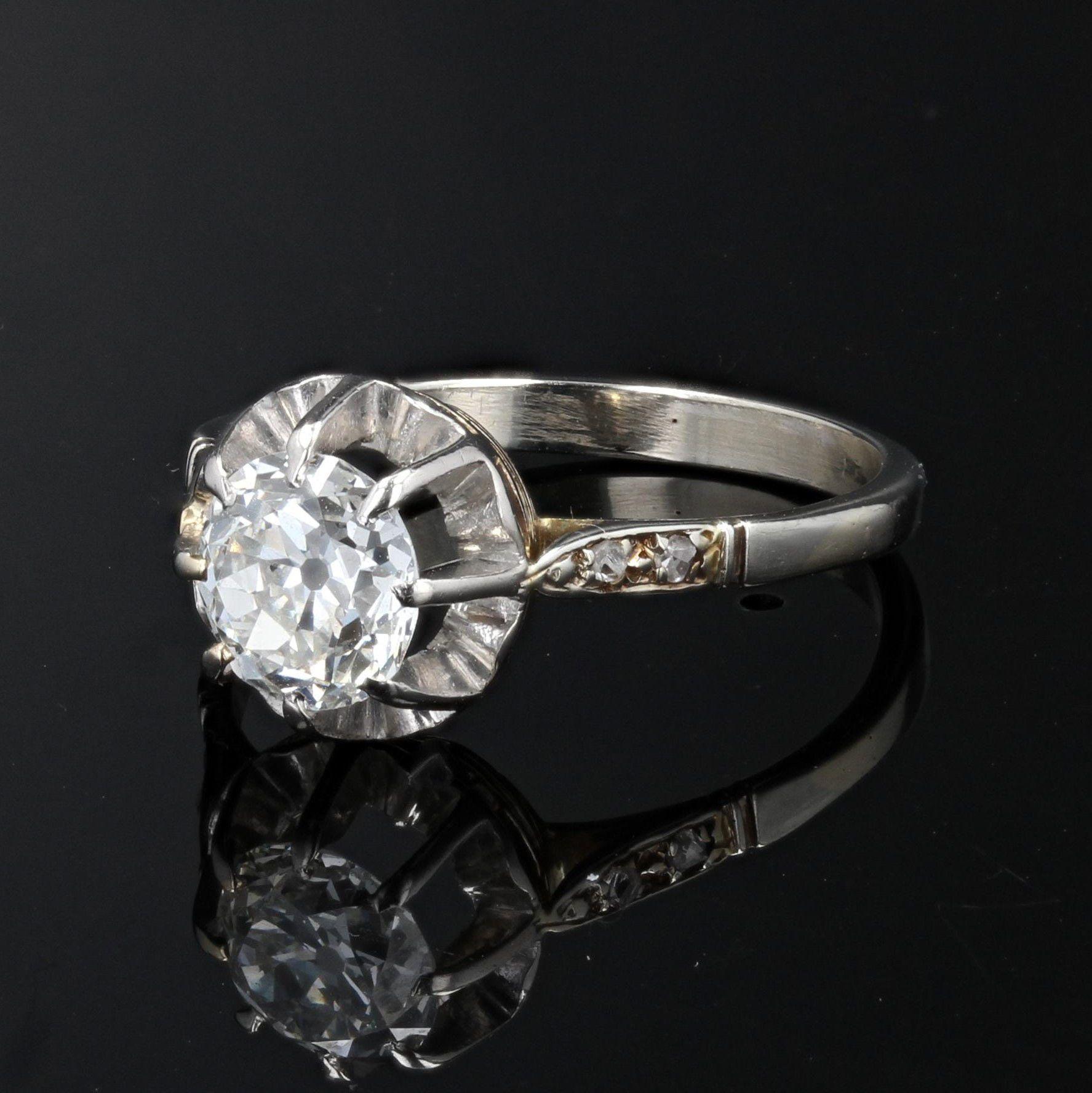 Solitrring aus 18 Karat Weigold mit Diamanten, 1900er Jahre (Antiker Kissenschliff) im Angebot