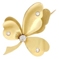 1900s Diamond and Yellow Gold Leaf Brooch