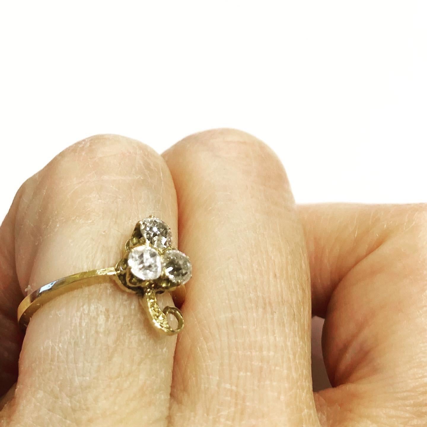 1930s Diamond 18k Yellow Gold Clover Cocktail Ring For Sale 1