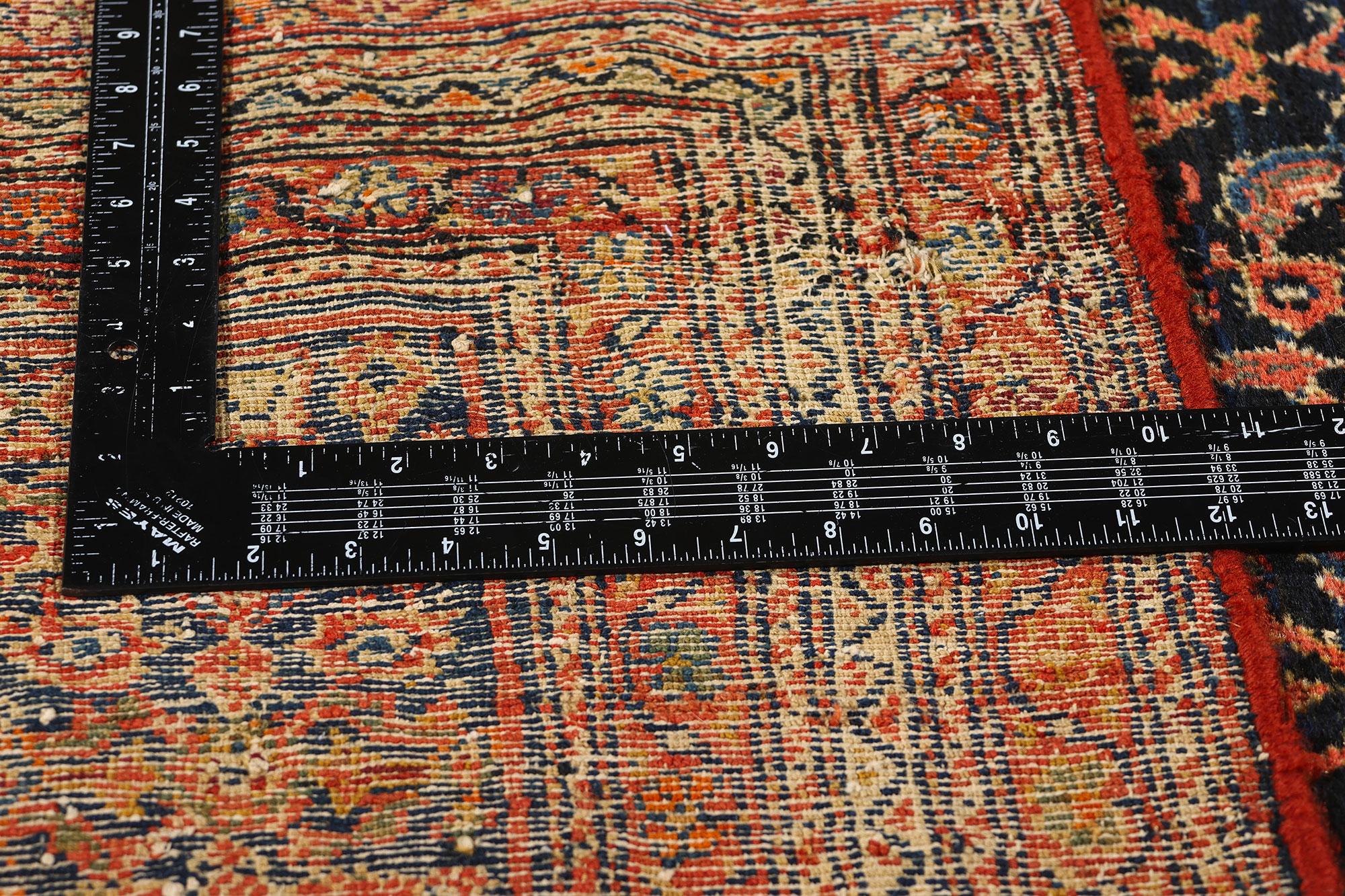 1900's Distressed Antike Persische Mahal Teppich (20. Jahrhundert) im Angebot