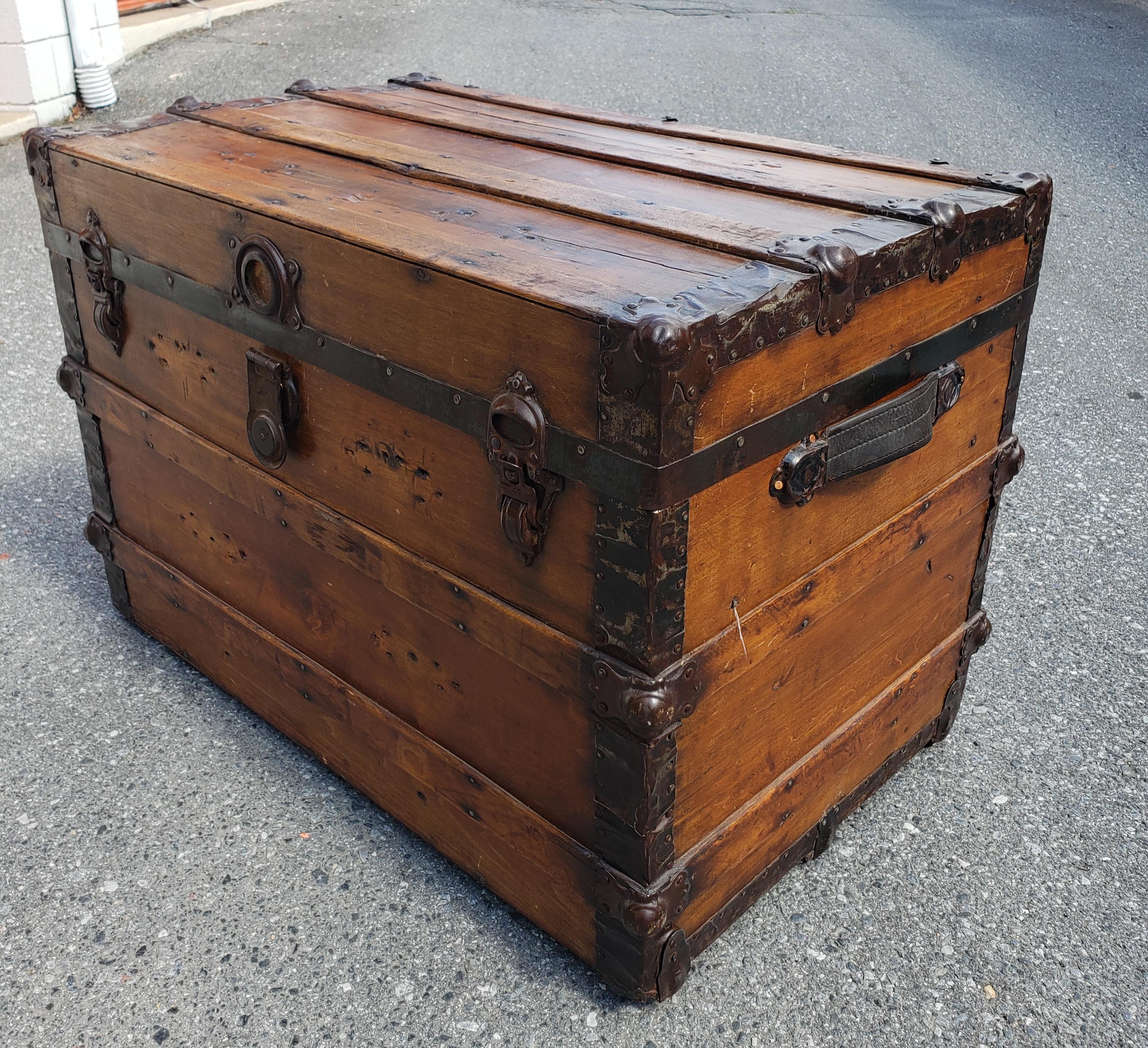 American Classical 1900s Early American Style Refinished Pine and Metal Blanket Trunk For Sale