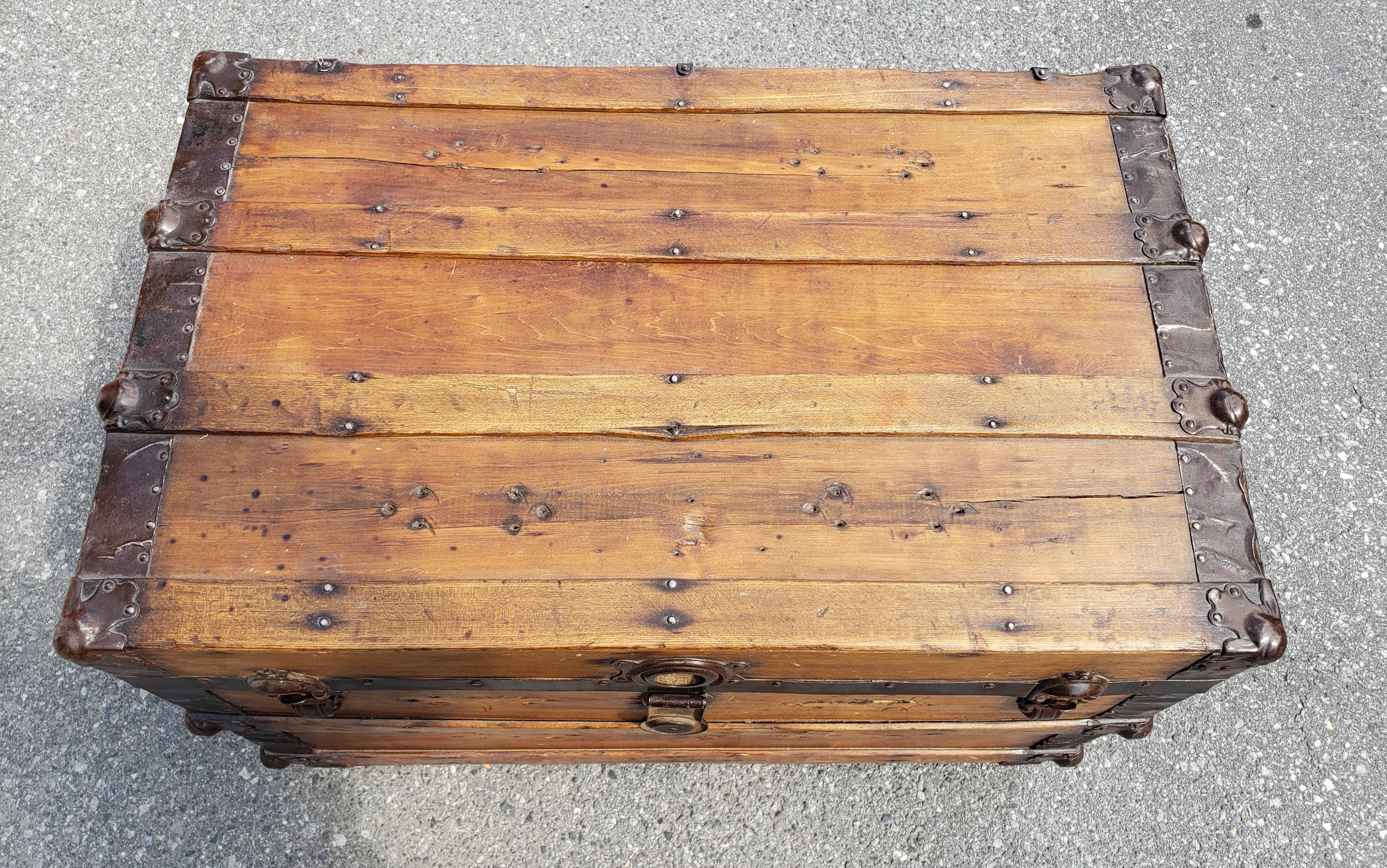Other 1900s Early American Style Refinished Pine and Metal Blanket Trunk For Sale