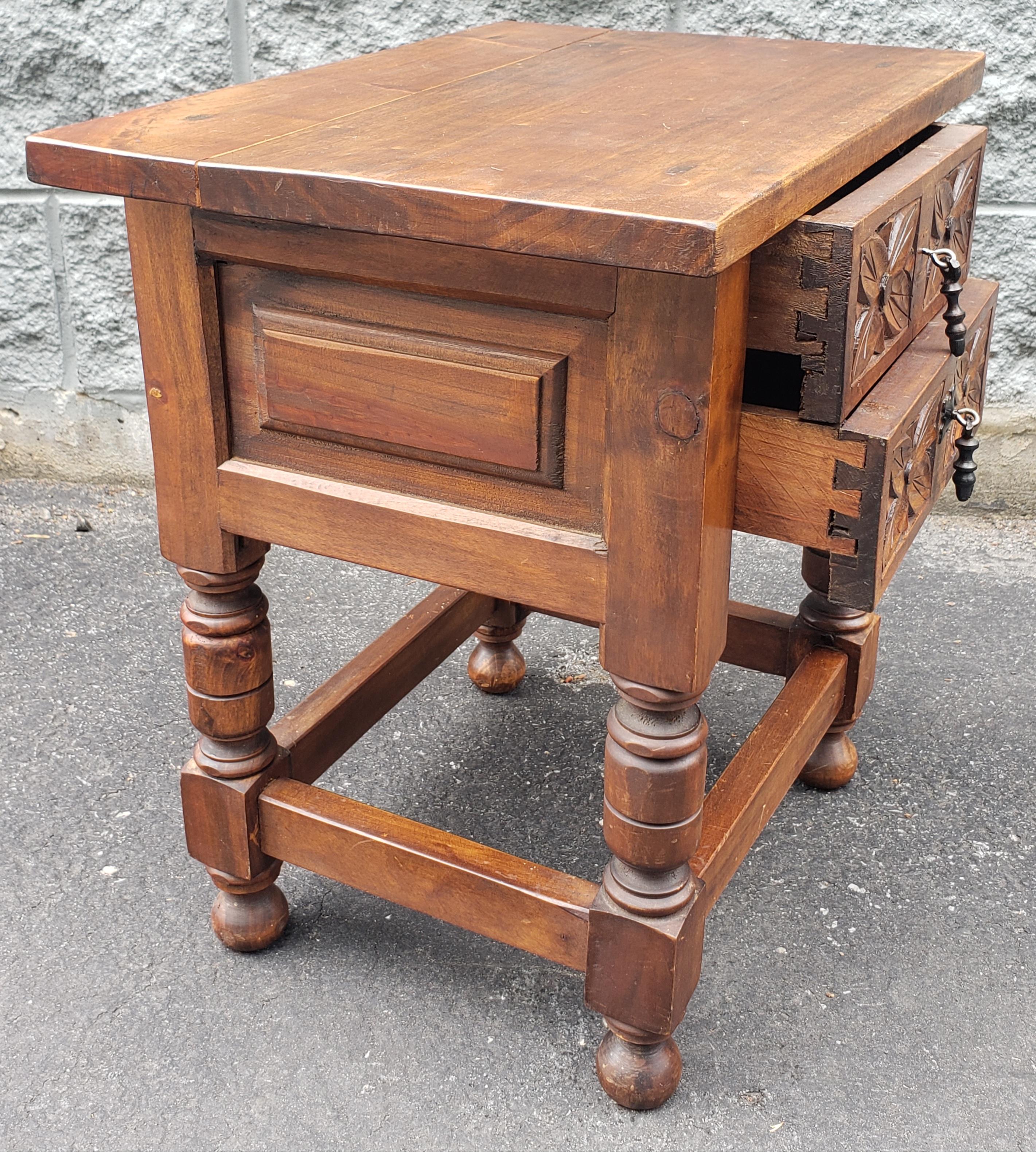 1900s Edwardian Carved Maple Two-Drawer Bedside Table In Good Condition For Sale In Germantown, MD