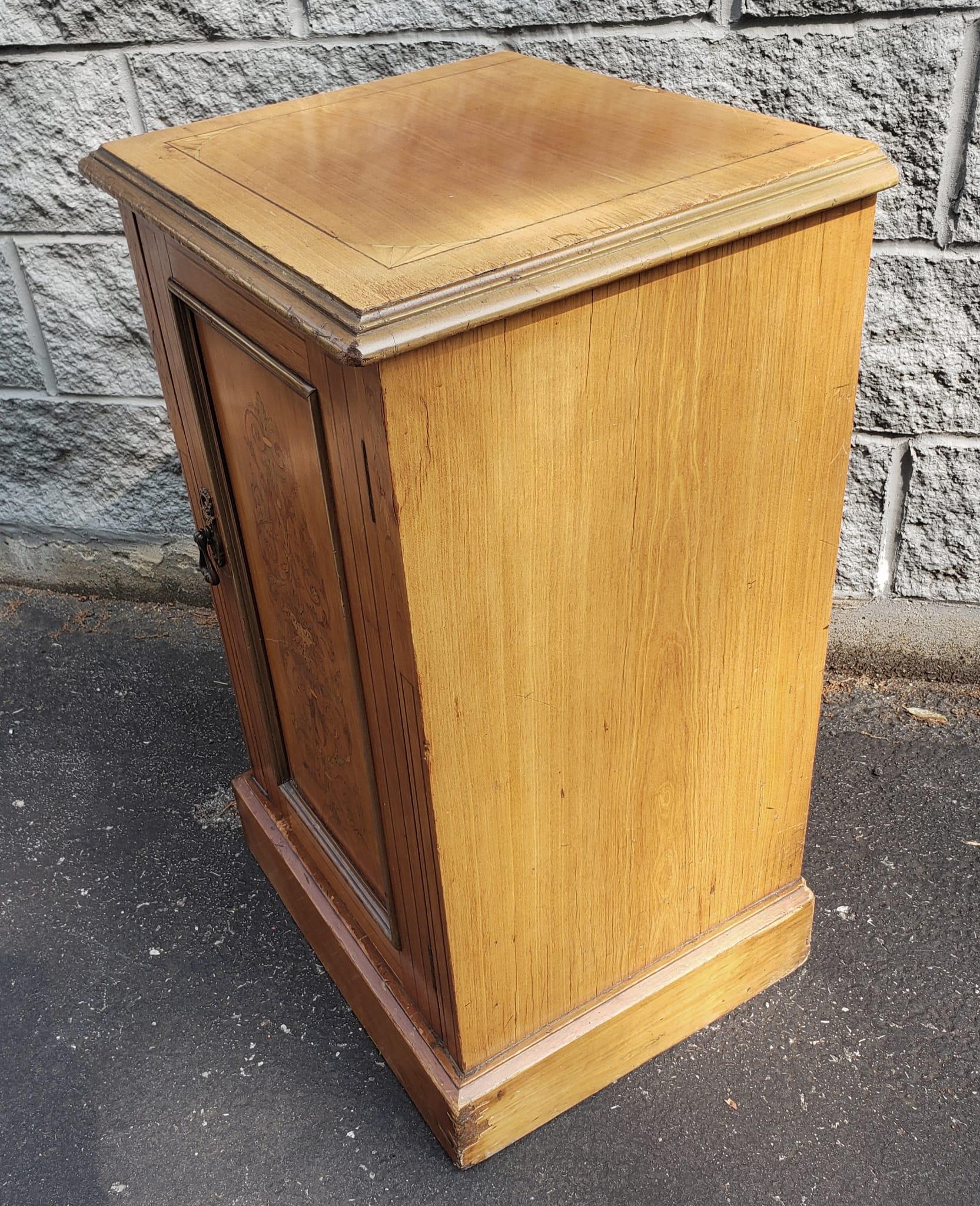 1900s Edwardian Inlaid Maple Side Cabinet For Sale 4