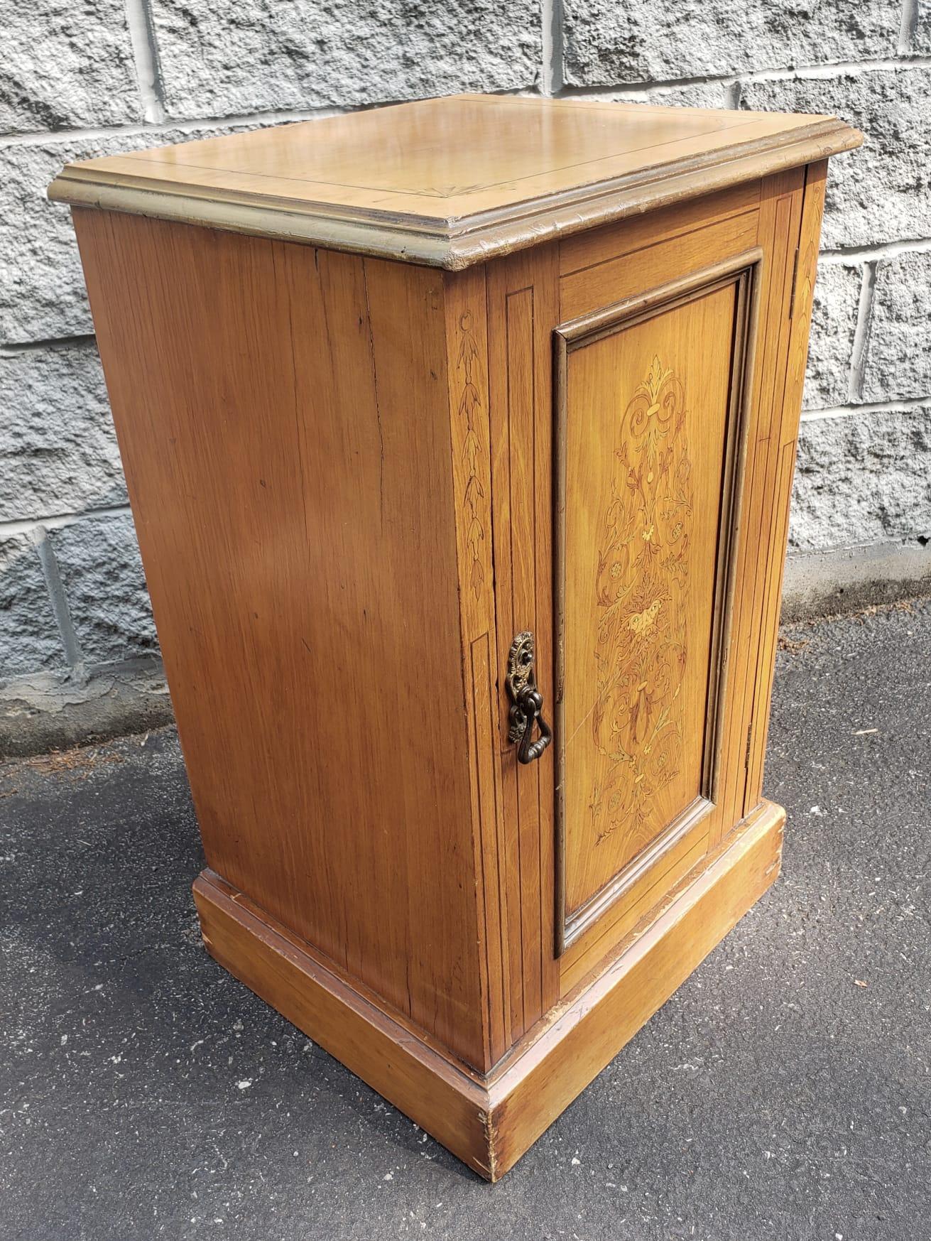 1900s Edwardian Inlaid Maple Side Cabinet For Sale 5