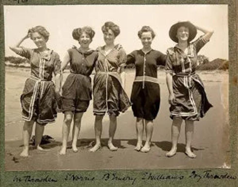 1900er Edwardian Navy und Creme Baumwolle Badeanzug im Angebot 1