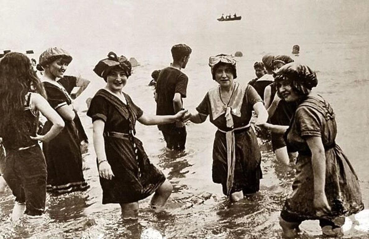 1900er Edwardian Navy und Creme Baumwolle Badeanzug im Angebot 2