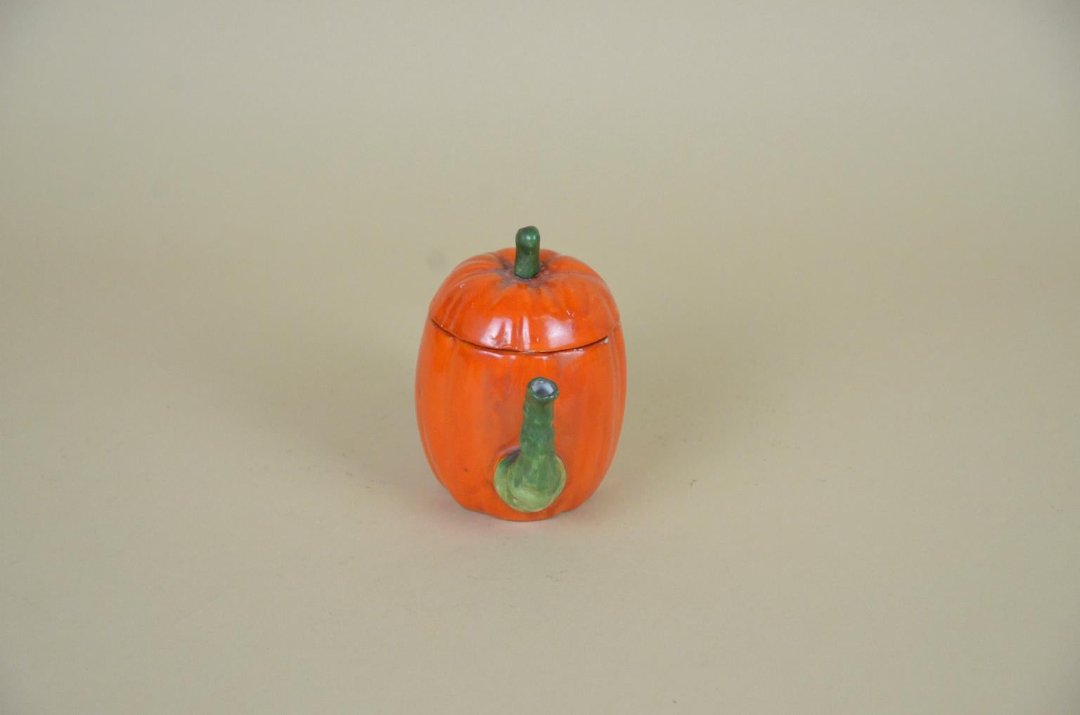 English 1900s Edwardian Porcelain Pumpkin Shaped Teapot Made in England For Sale