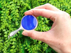 Espejo de mano en miniatura de plata de ley y esmalte eduardiano de 1900