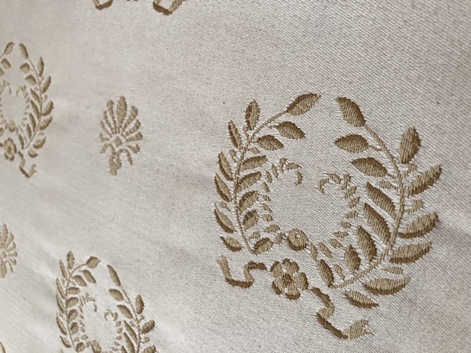 Divano imbottito in seta/satin del 1900 Empire Ivory Tan in vendita 5