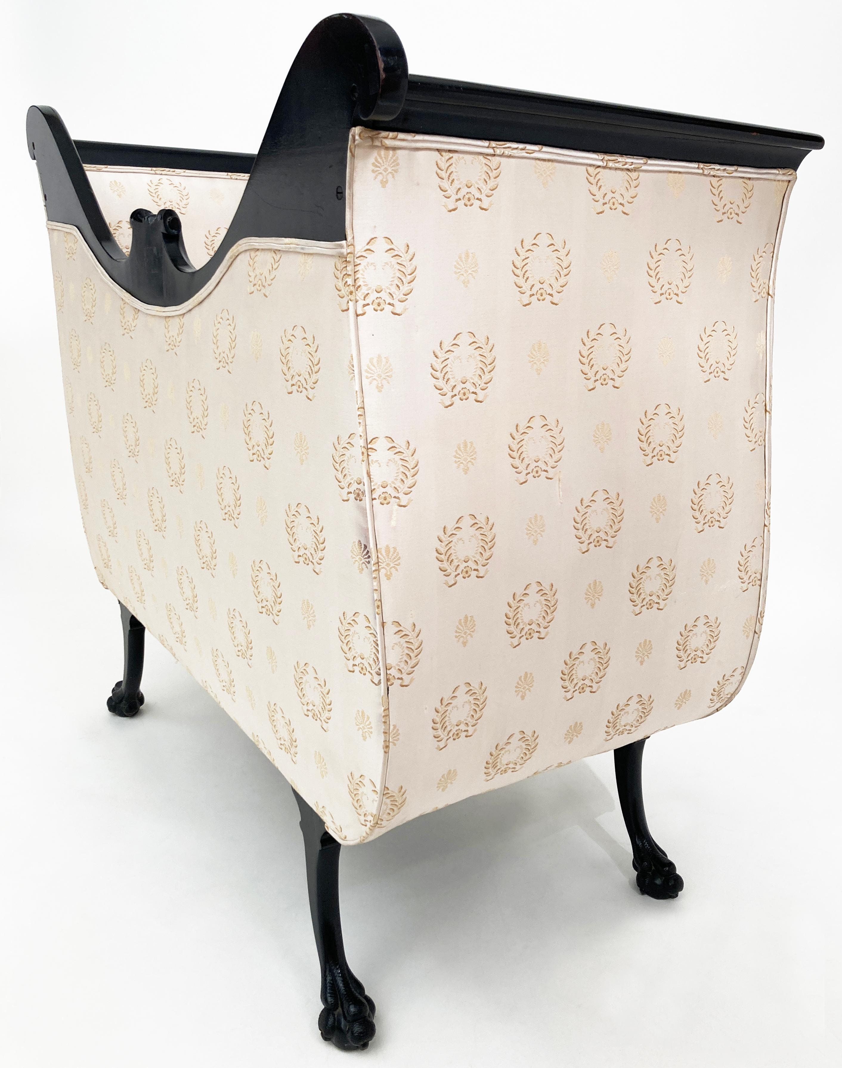 Stile impero Divano imbottito in seta/satin del 1900 Empire Ivory Tan in vendita