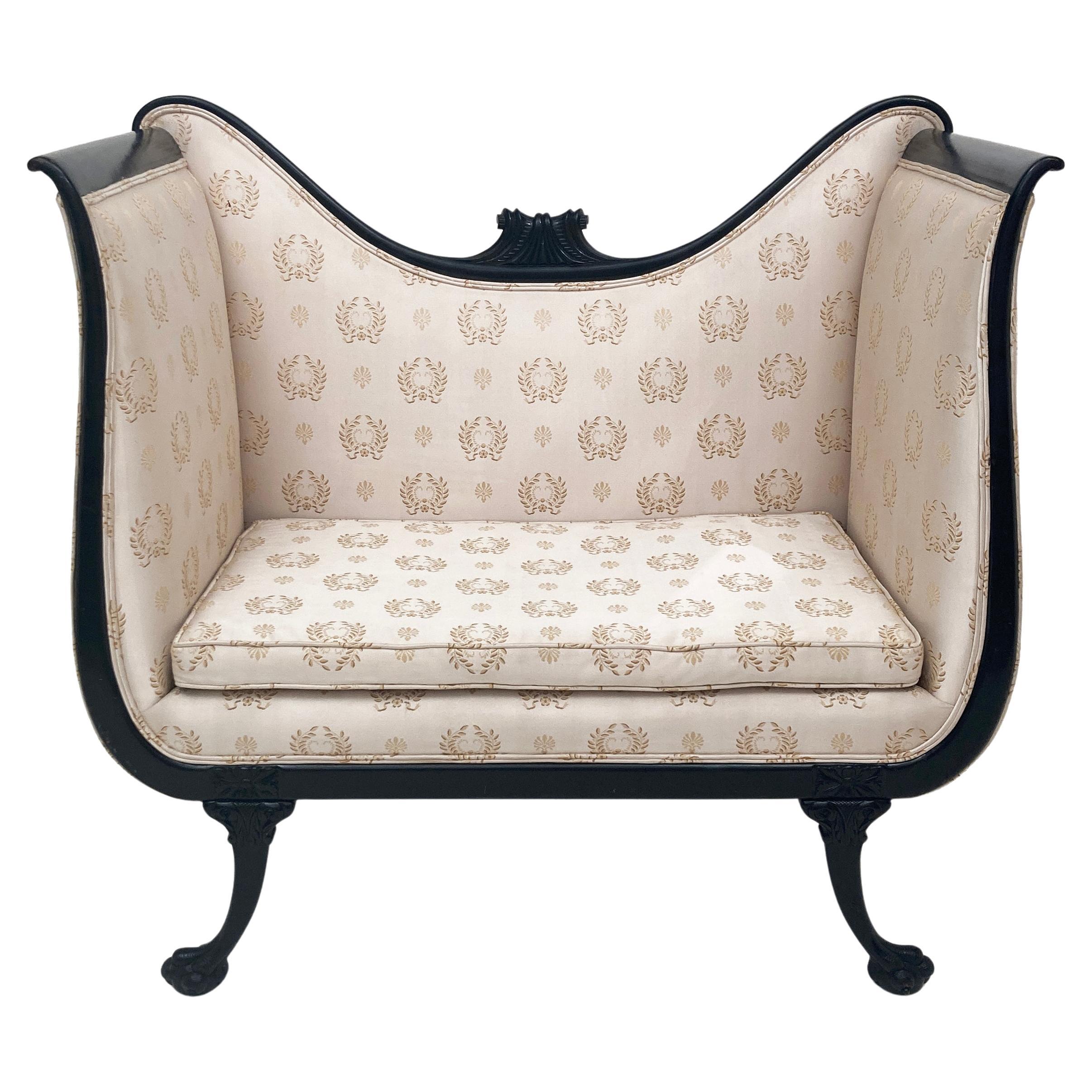 Divano imbottito in seta/satin del 1900 Empire Ivory Tan in vendita