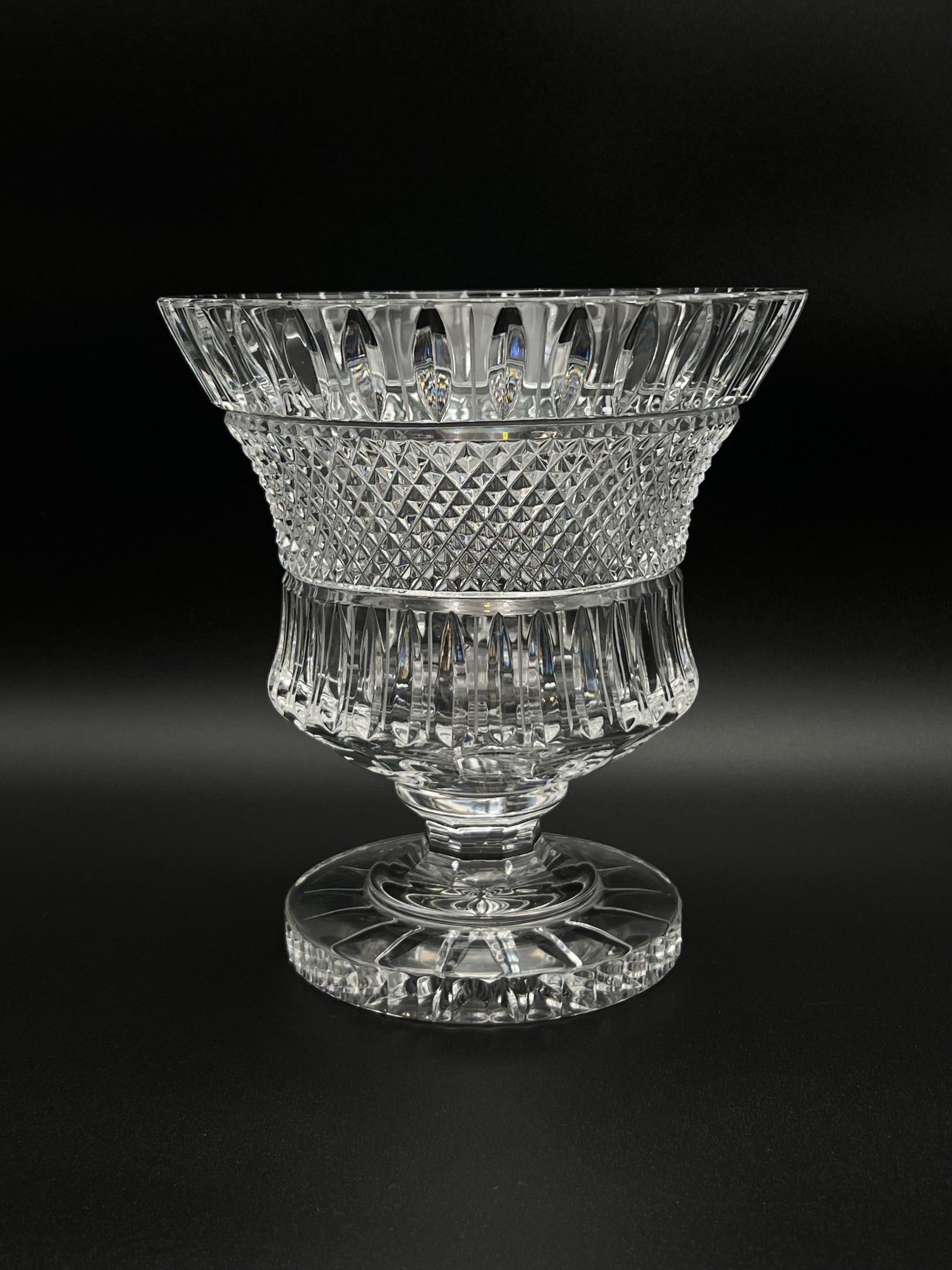 Europeo Vaso a urna in cristallo stile impero del 1900 in vendita