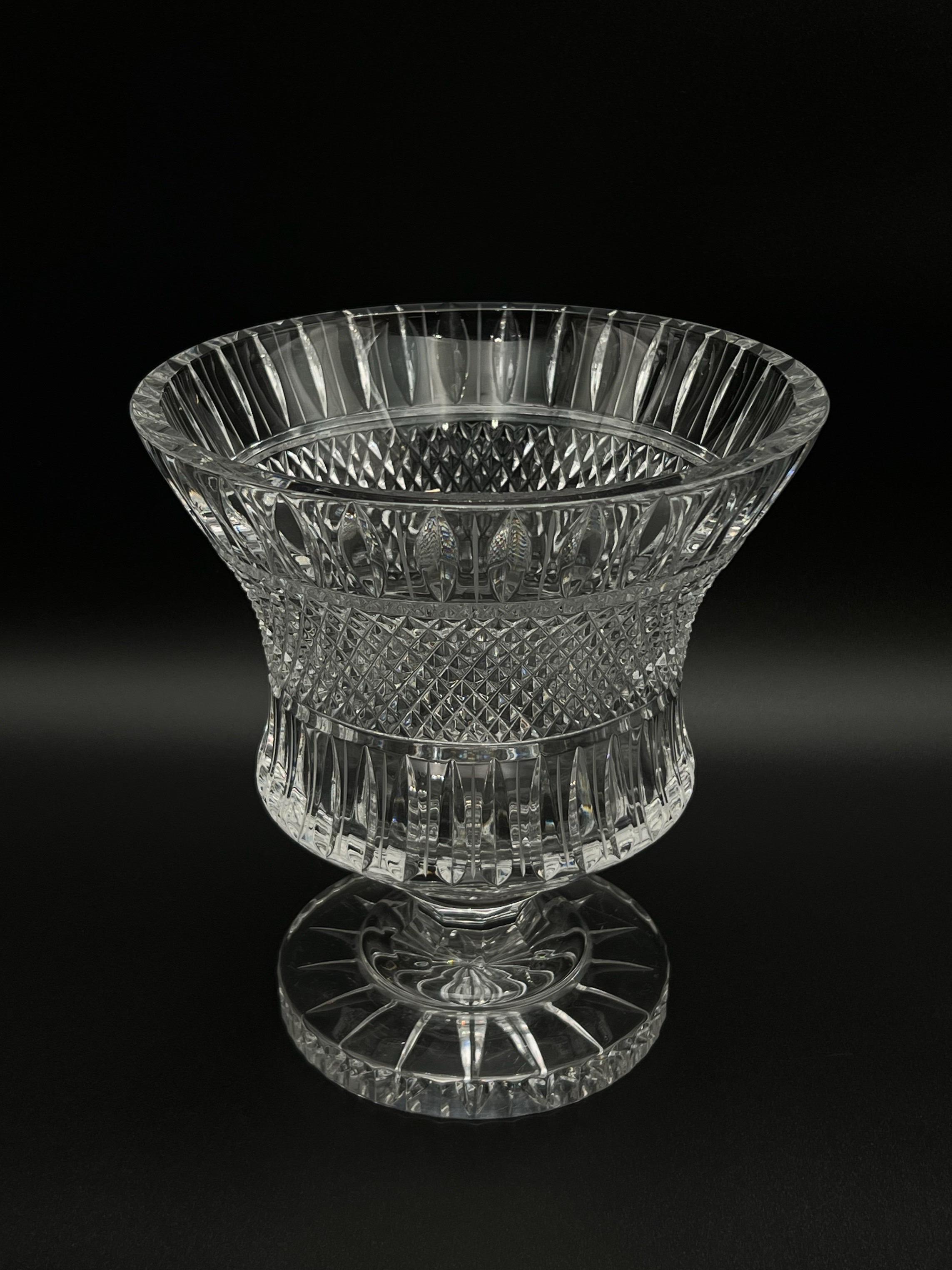 Cristallo Vaso a urna in cristallo stile impero del 1900 in vendita