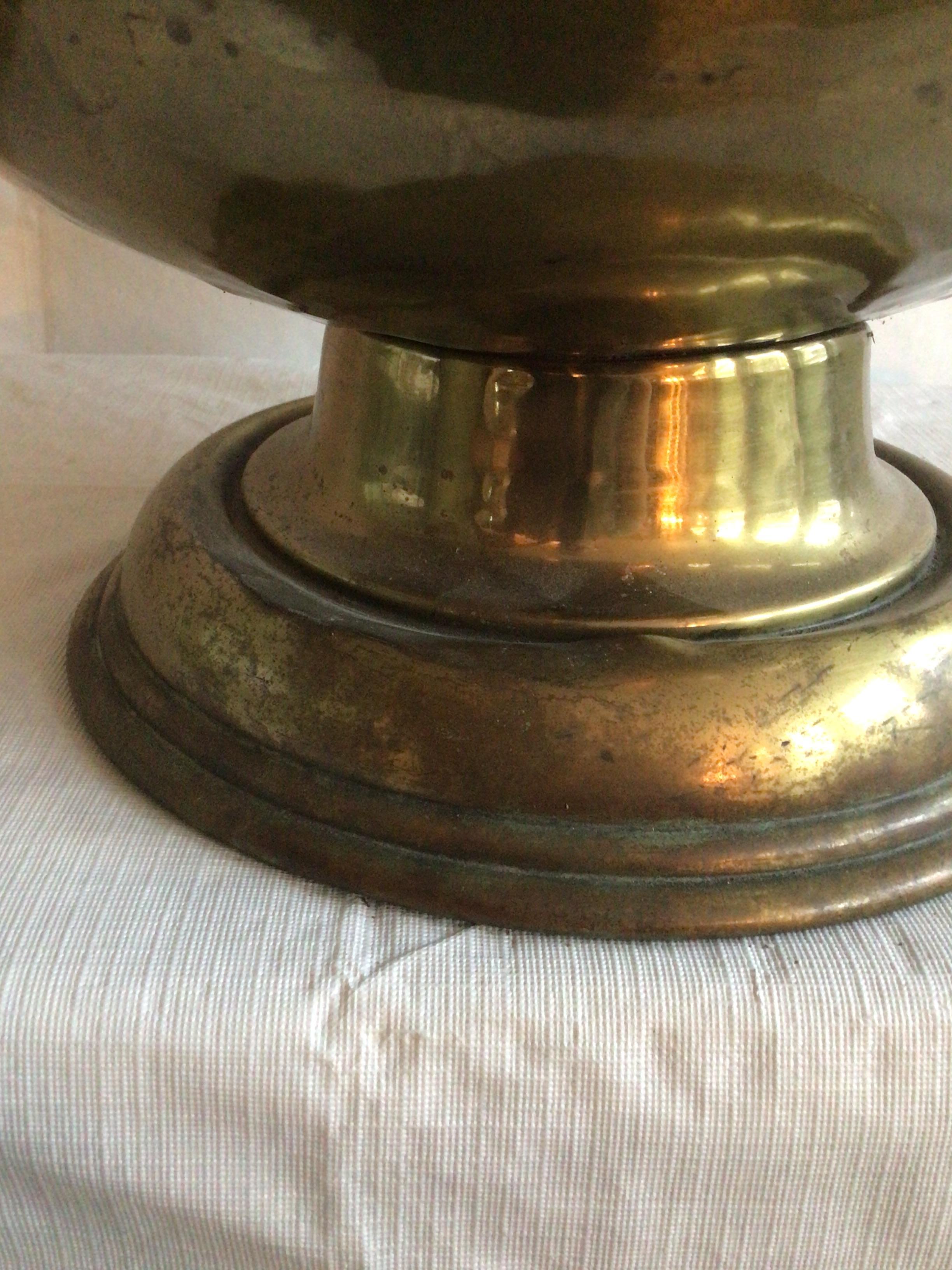 Navetta per carbone inglese del 1900 in ottone con pala in vendita 11