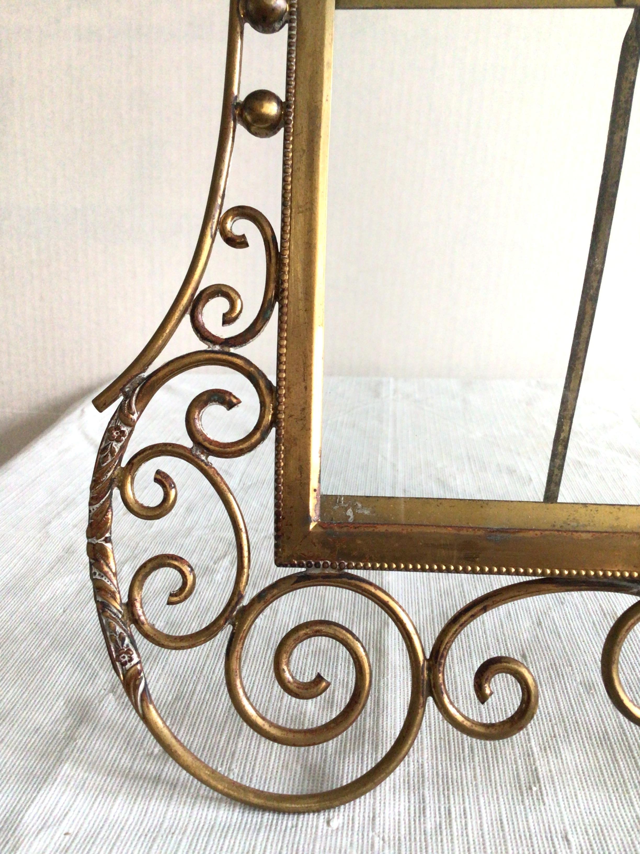 1900s English Brass Scrolled Picture Frame With Ornate Embellishments For Sale 1