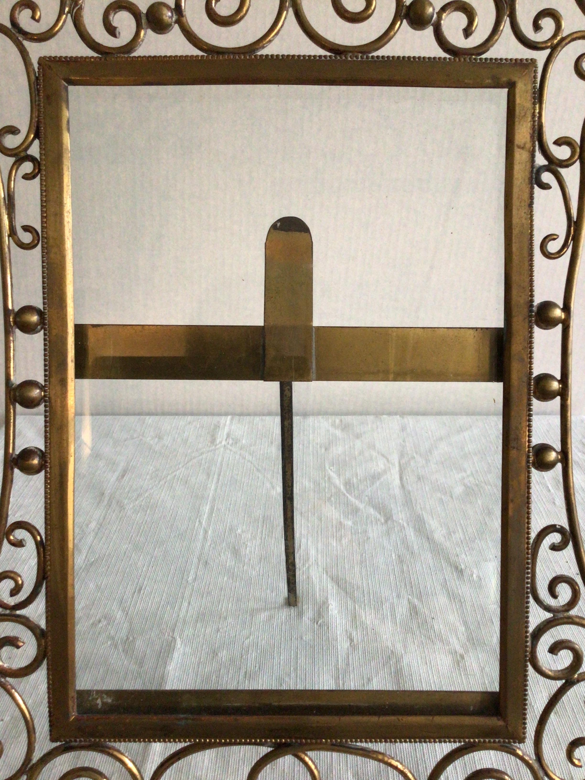 1900s English Brass Scrolled Picture Frame With Ornate Embellishments For Sale 3