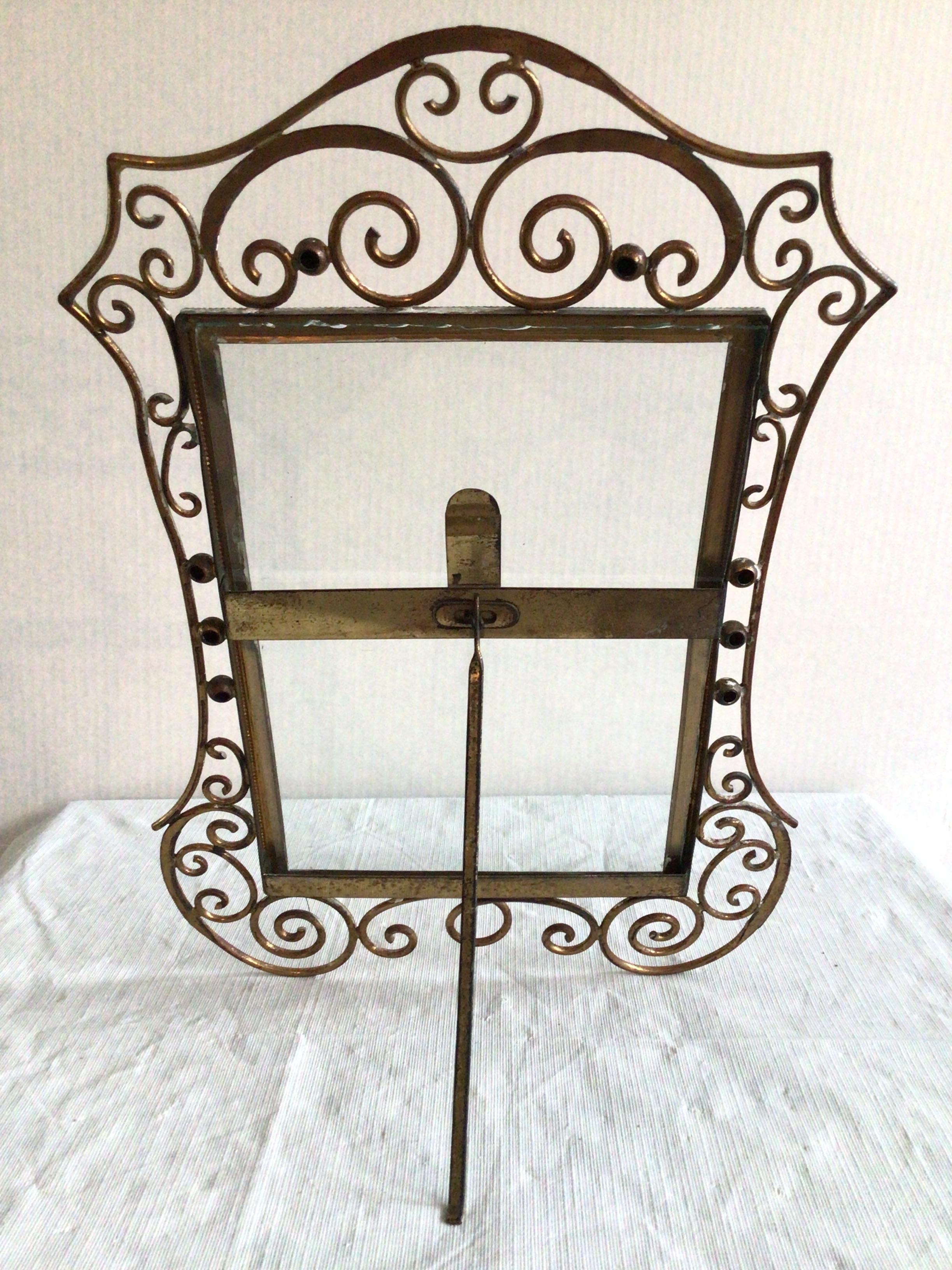 1900s English Brass Scrolled Picture Frame With Ornate Embellishments For Sale 4
