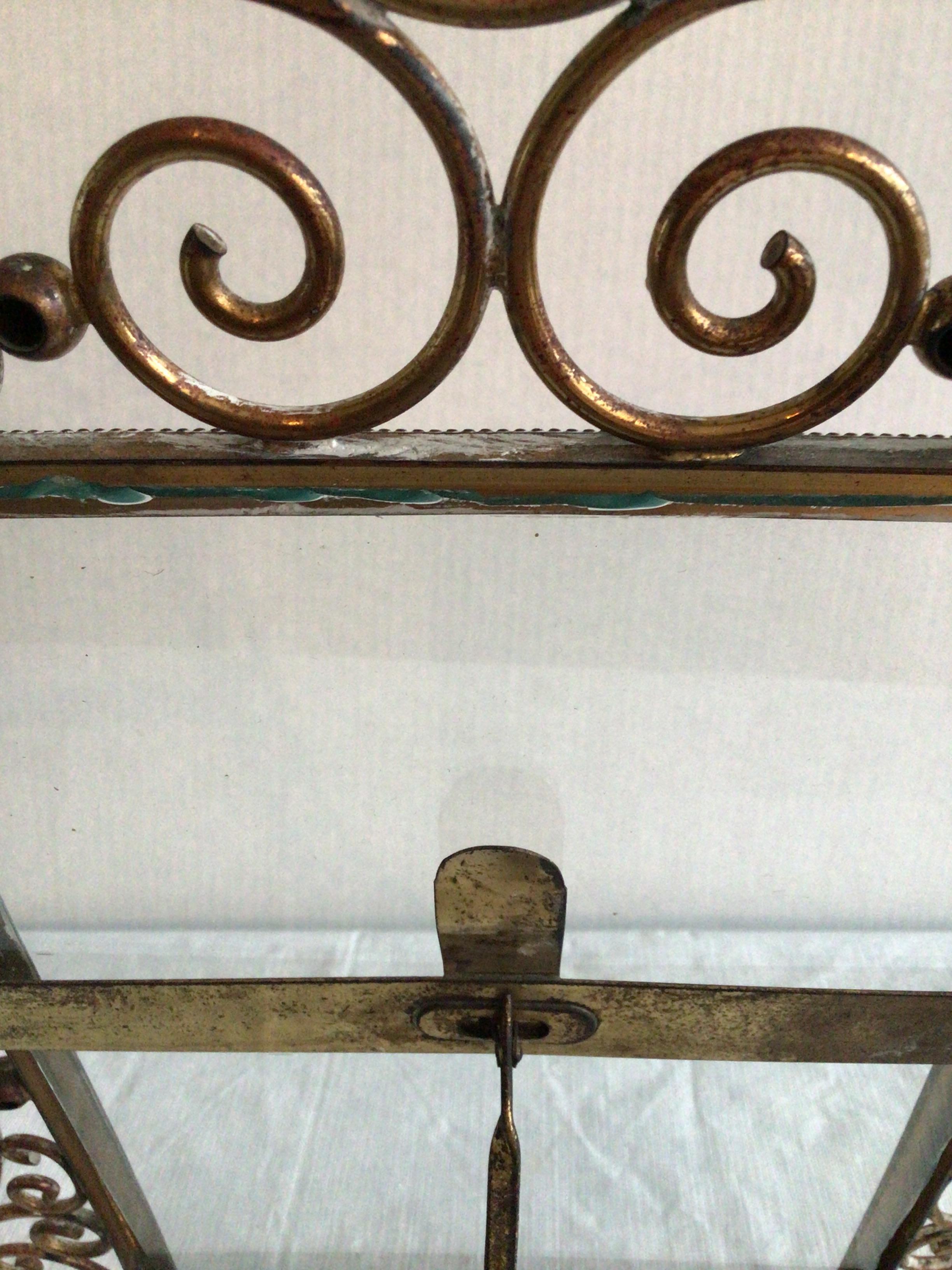 1900s English Brass Scrolled Picture Frame With Ornate Embellishments For Sale 5