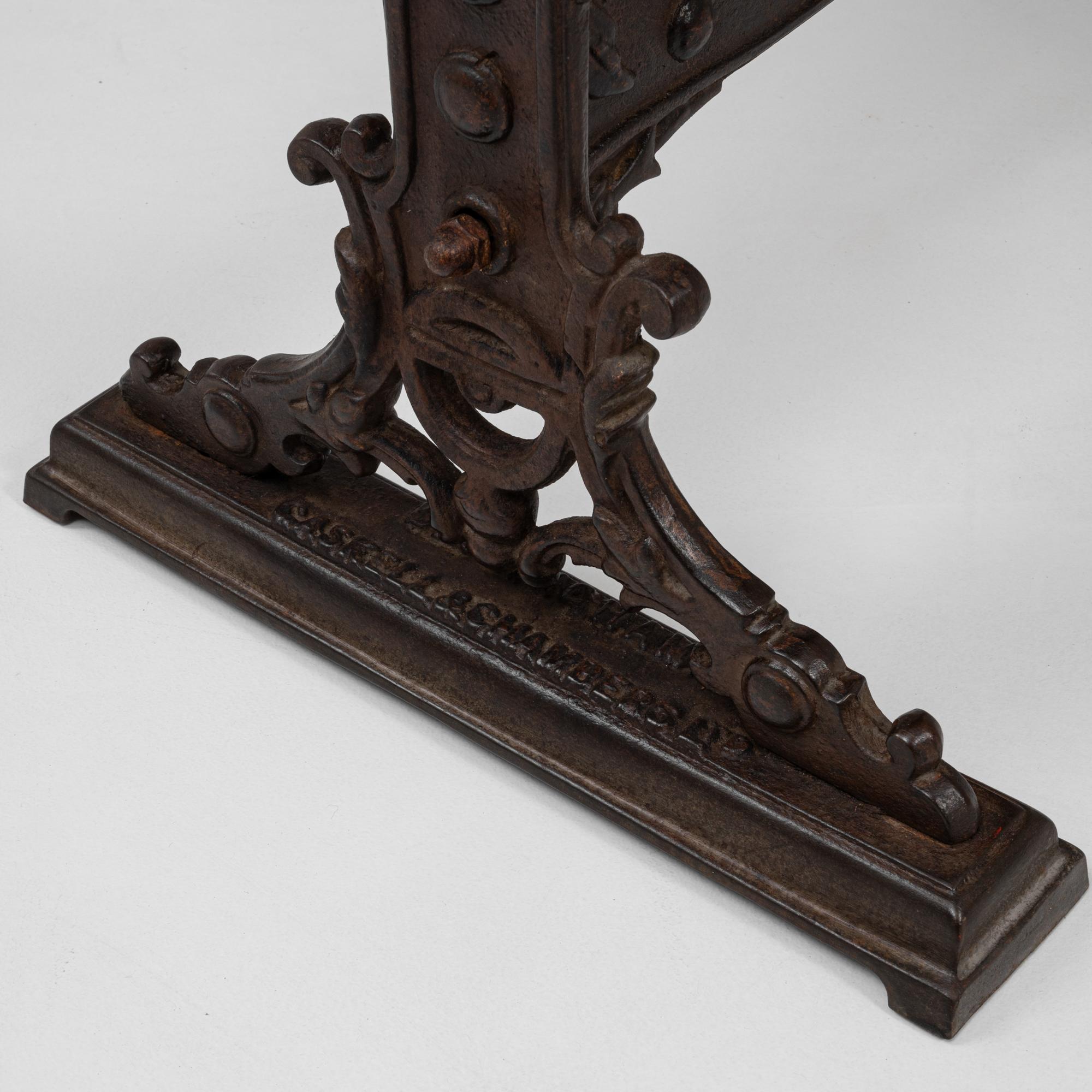 1900s English Cast Iron Pub Table By Gaskell & Chambers For Sale 5