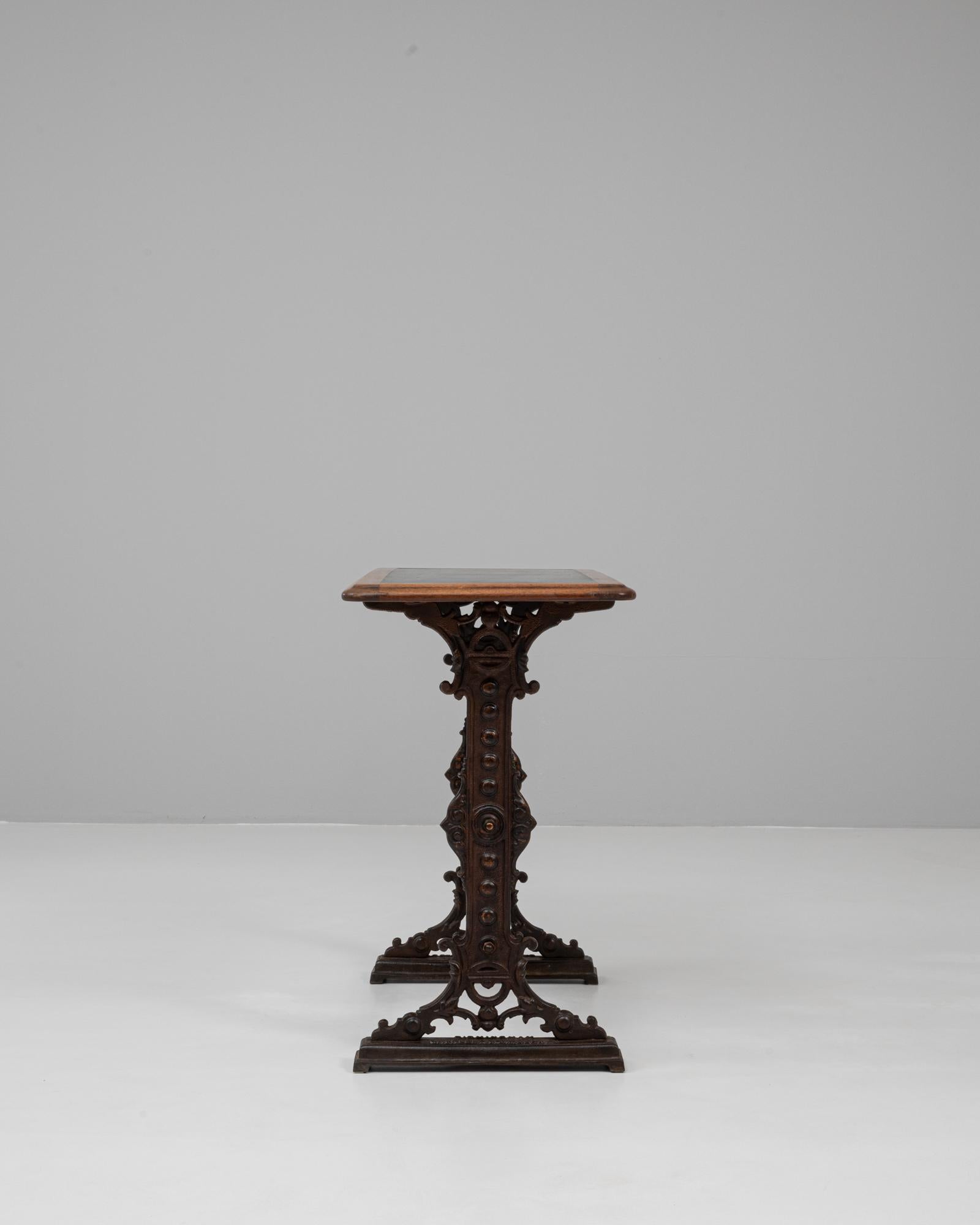 1900s English Cast Iron Pub Table By Gaskell & Chambers In Good Condition For Sale In High Point, NC