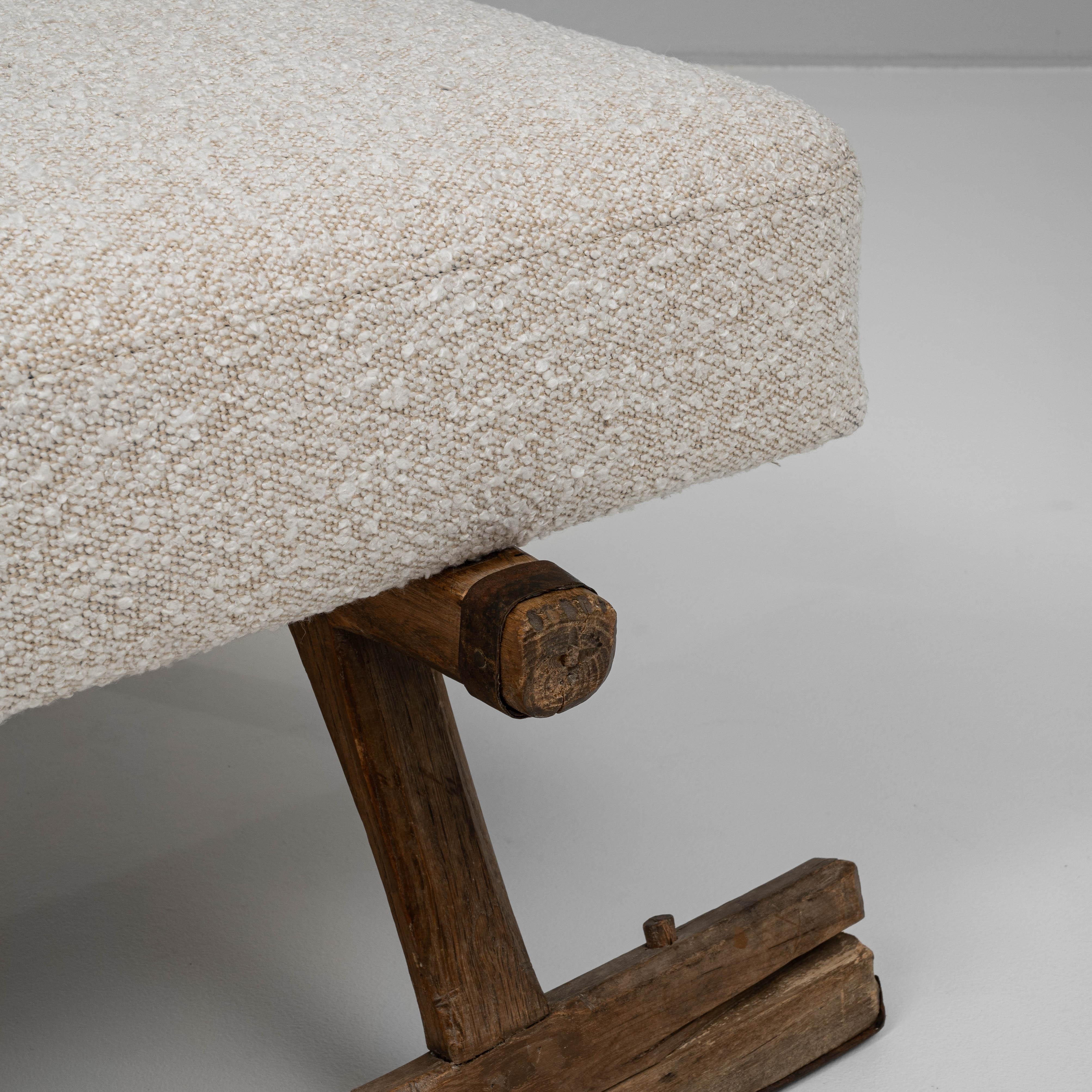 1900s European Wooden Bench With Upholstered Seat For Sale 5